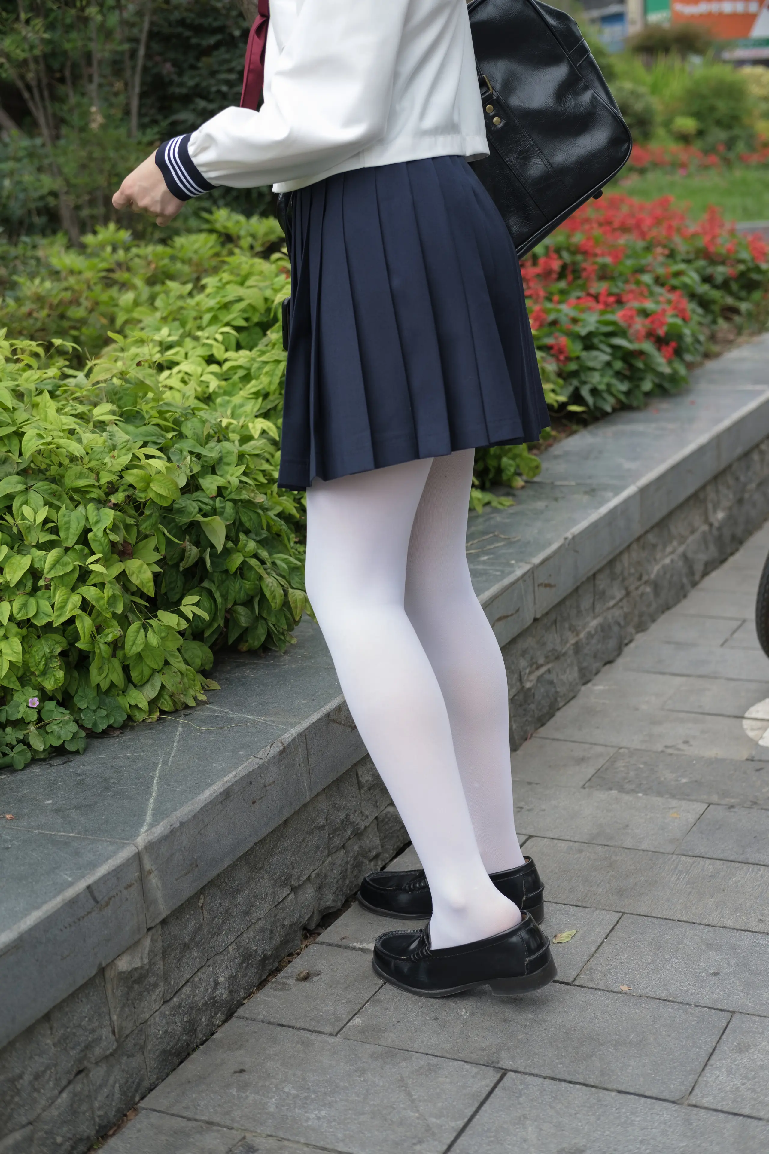 森萝财团 BETA JK白丝美足 [83P]