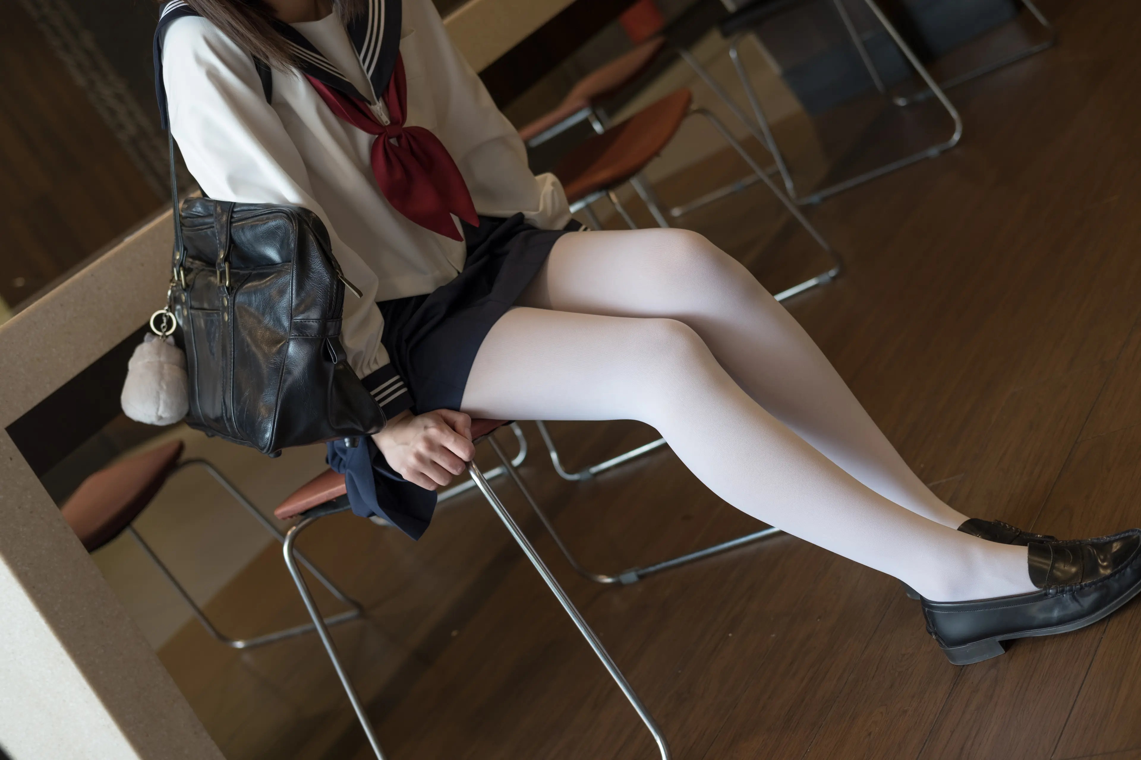 森萝财团 BETA JK白丝美足 [83P]