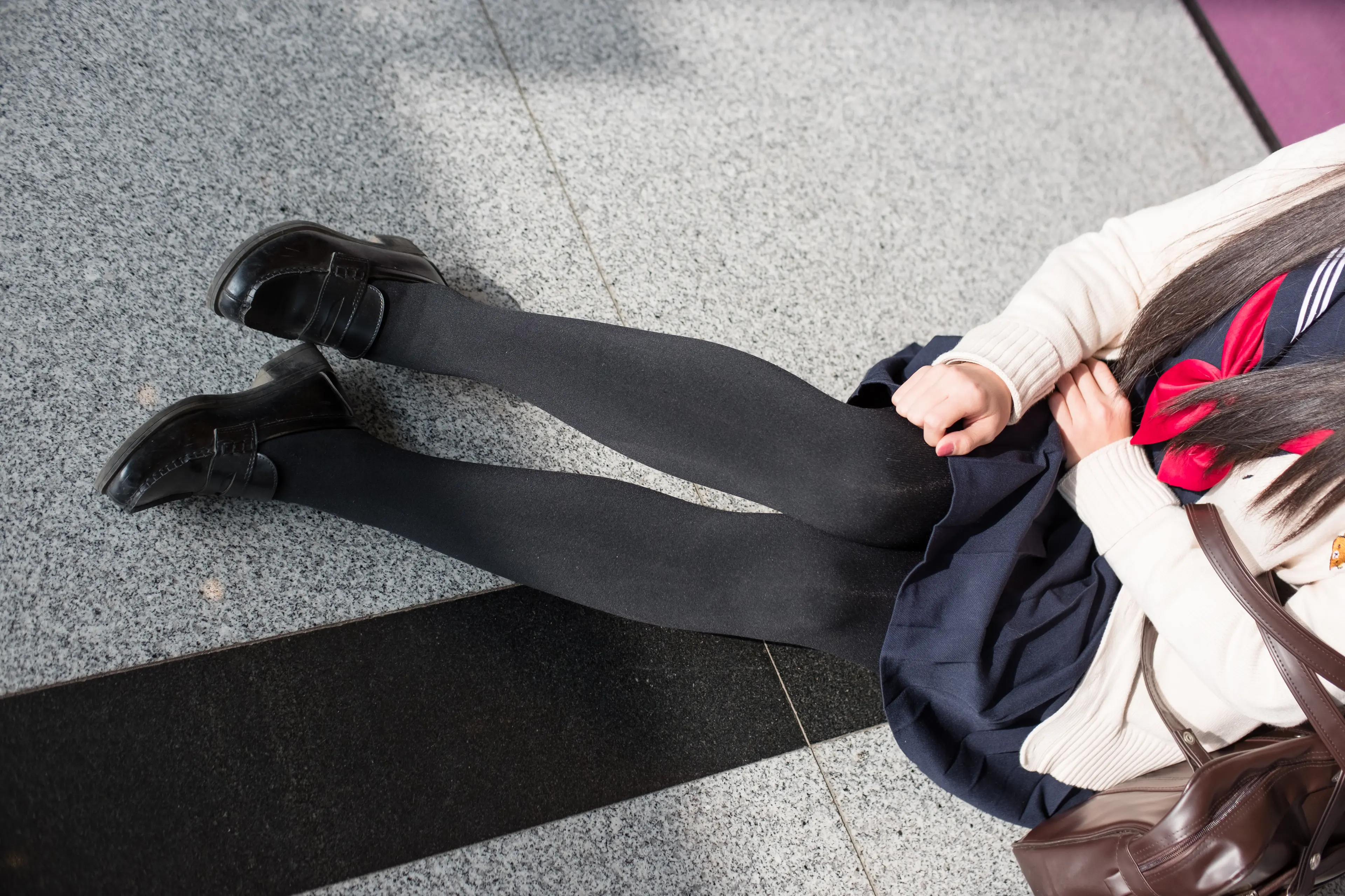 森萝财团 FREE 白丝+黑丝短裙制服装室外写真 [83P]