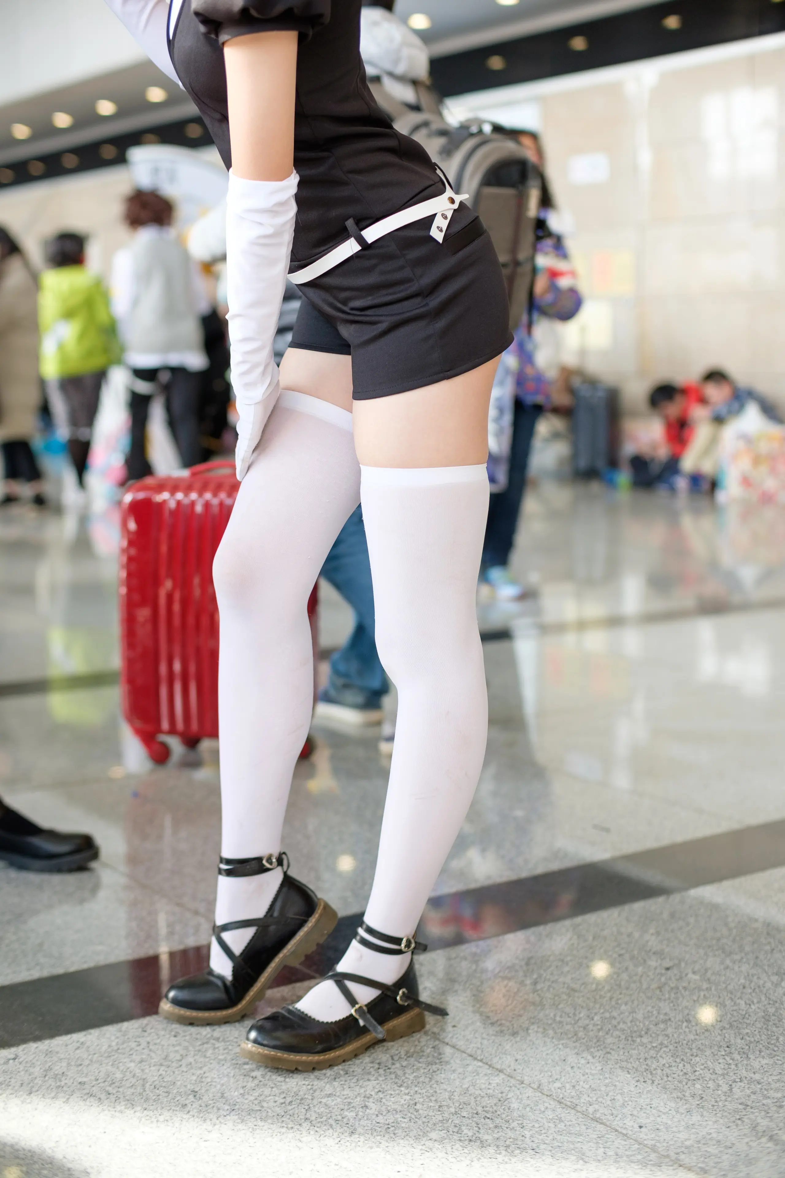 森萝财团 FREE 白丝+黑丝短裙制服装室外写真 [83P]