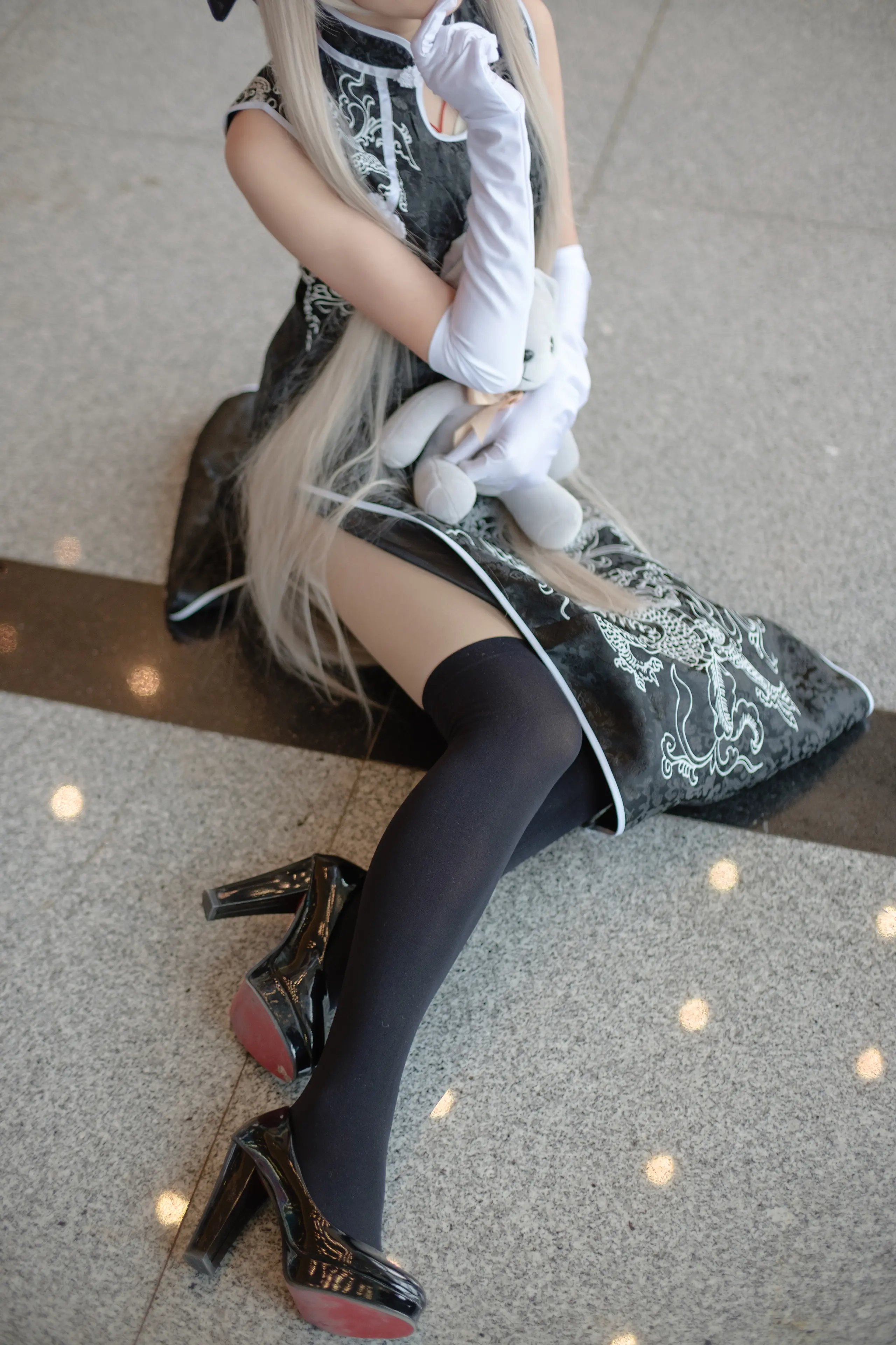 森萝财团 FREE 白丝+黑丝短裙制服装室外写真 [83P]