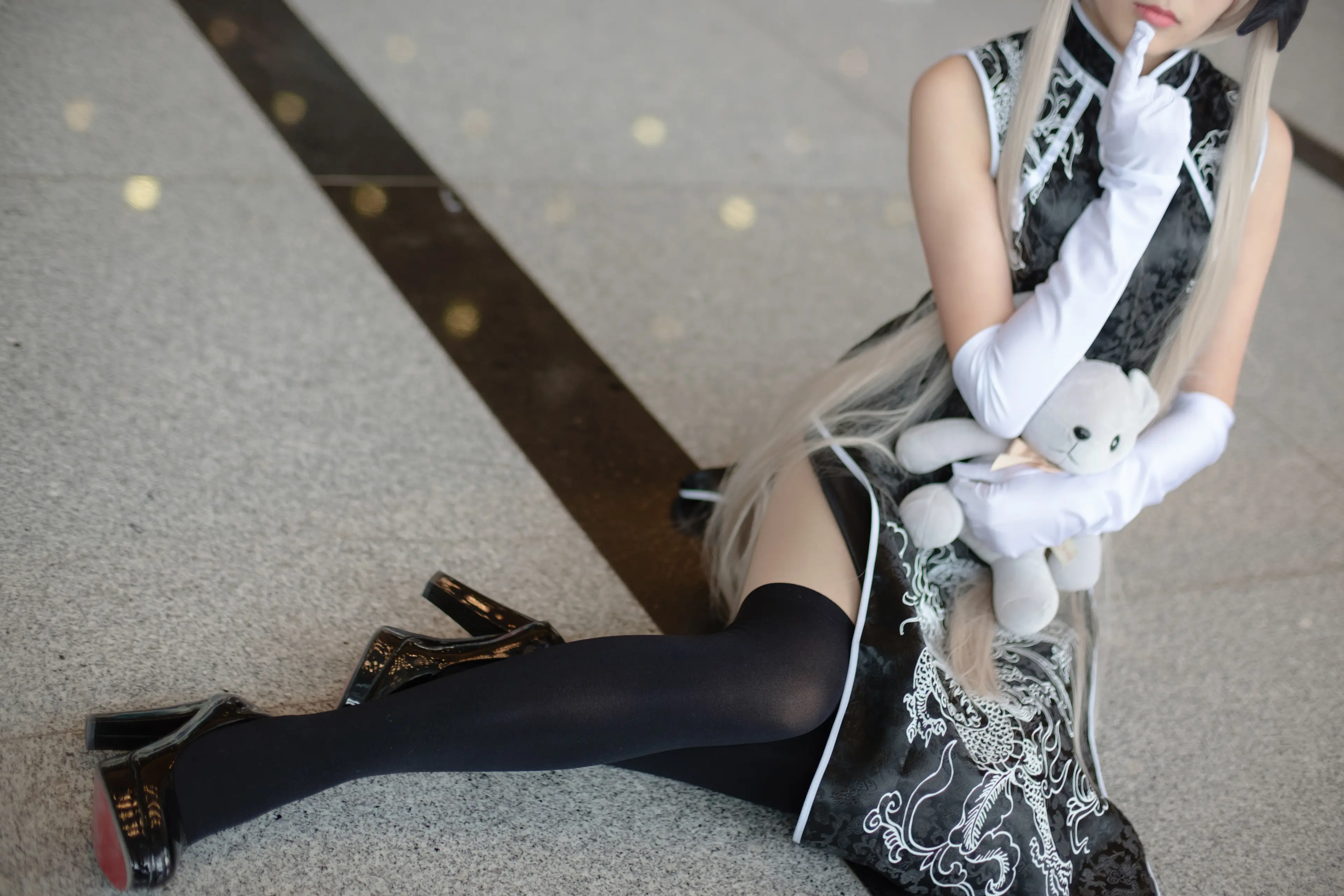 森萝财团 FREE 白丝+黑丝短裙制服装室外写真 [83P]