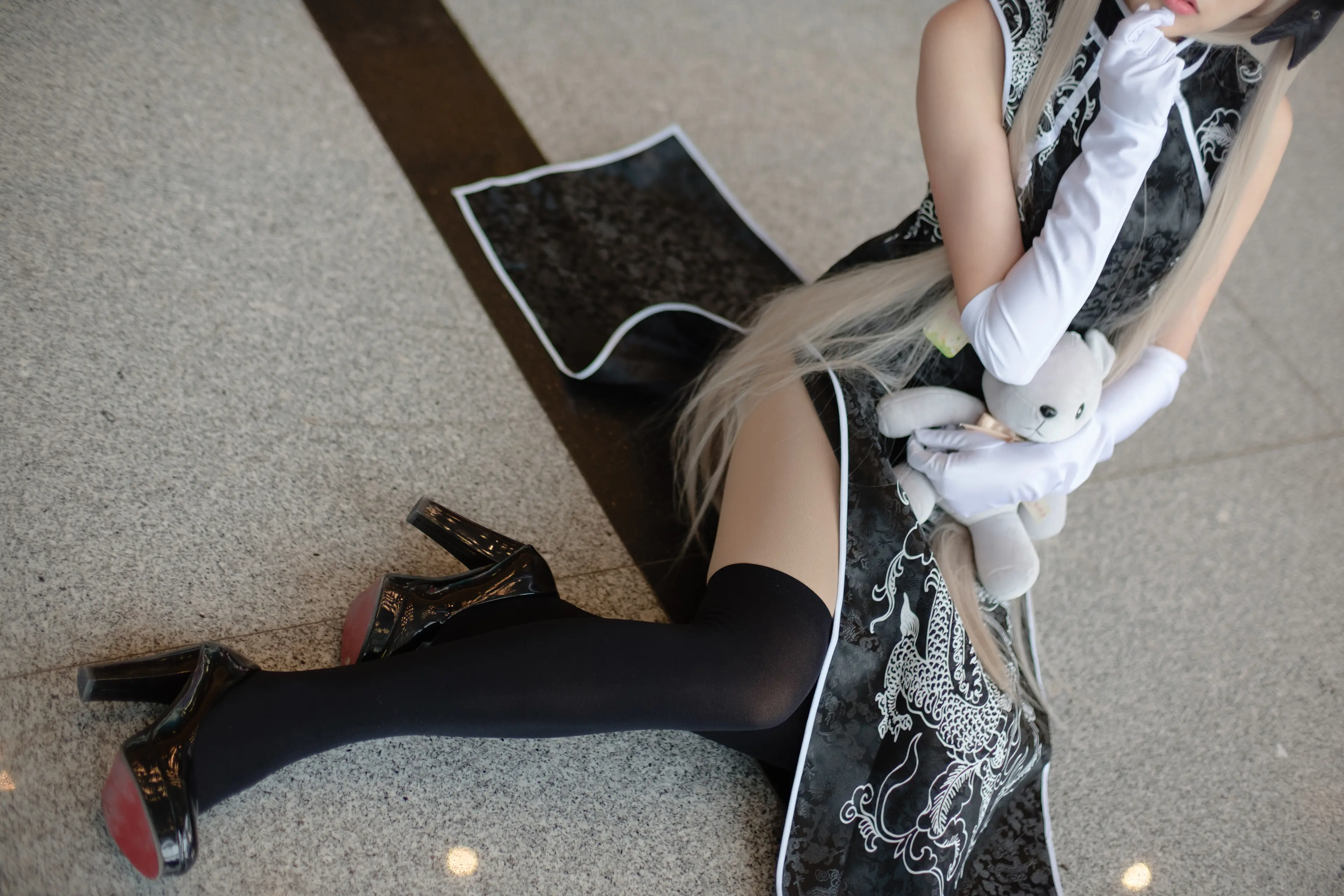 森萝财团 FREE 白丝+黑丝短裙制服装室外写真 [83P]