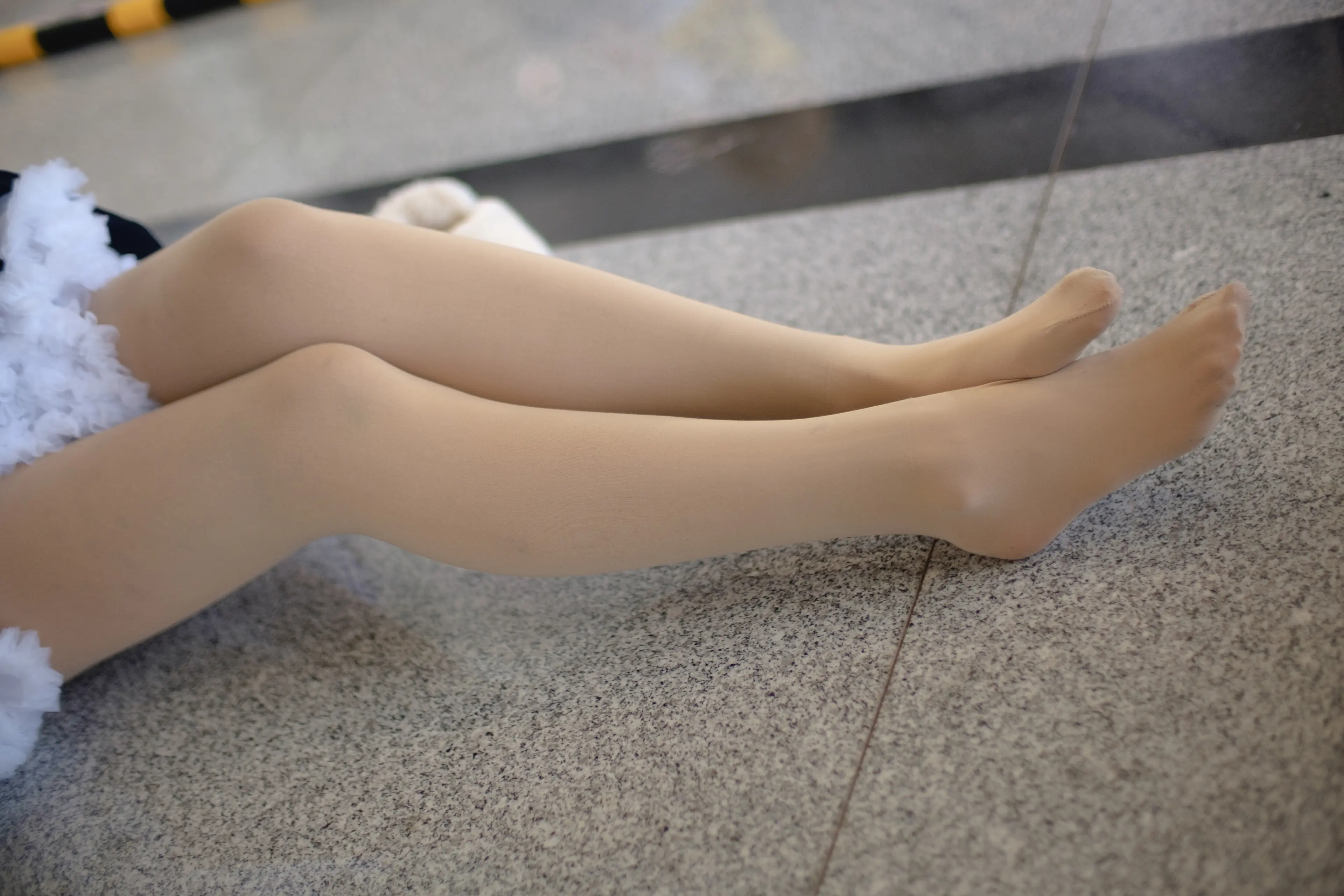 森萝财团 FREE 白丝+黑丝短裙制服装室外写真 [83P]