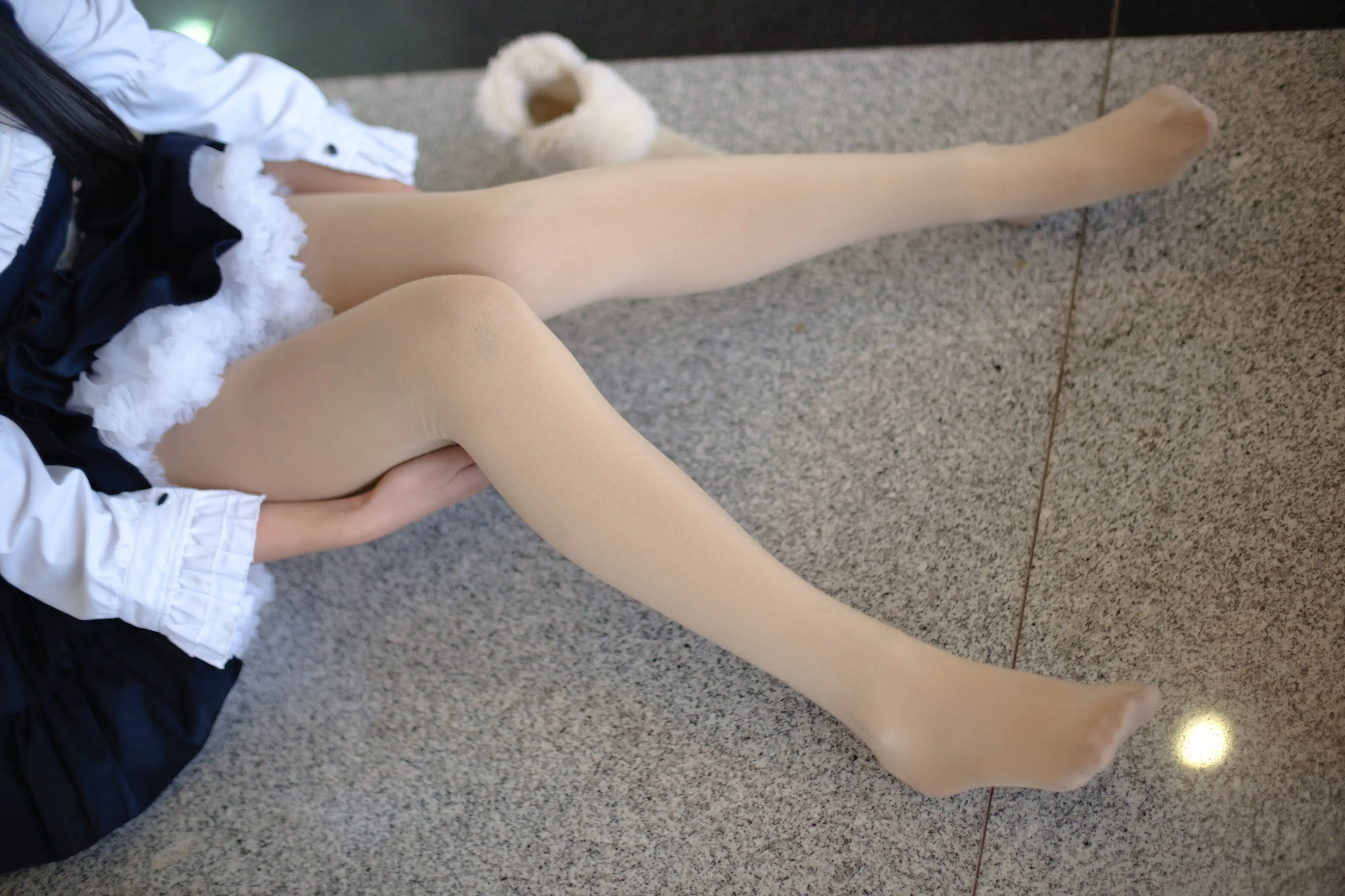 森萝财团 FREE 白丝+黑丝短裙制服装室外写真 [83P]