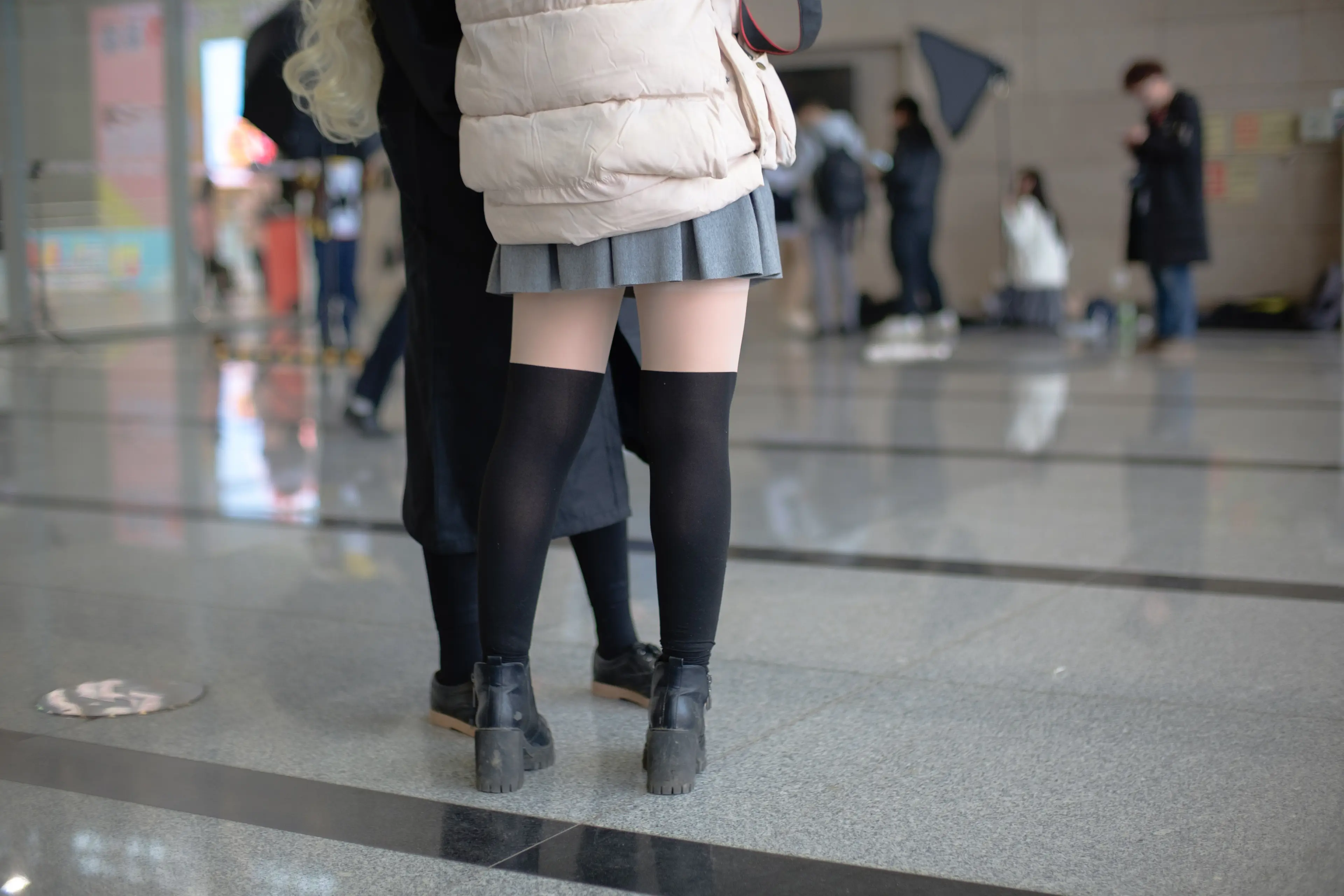 森萝财团 FREE 白丝+黑丝短裙制服装室外写真 [83P]