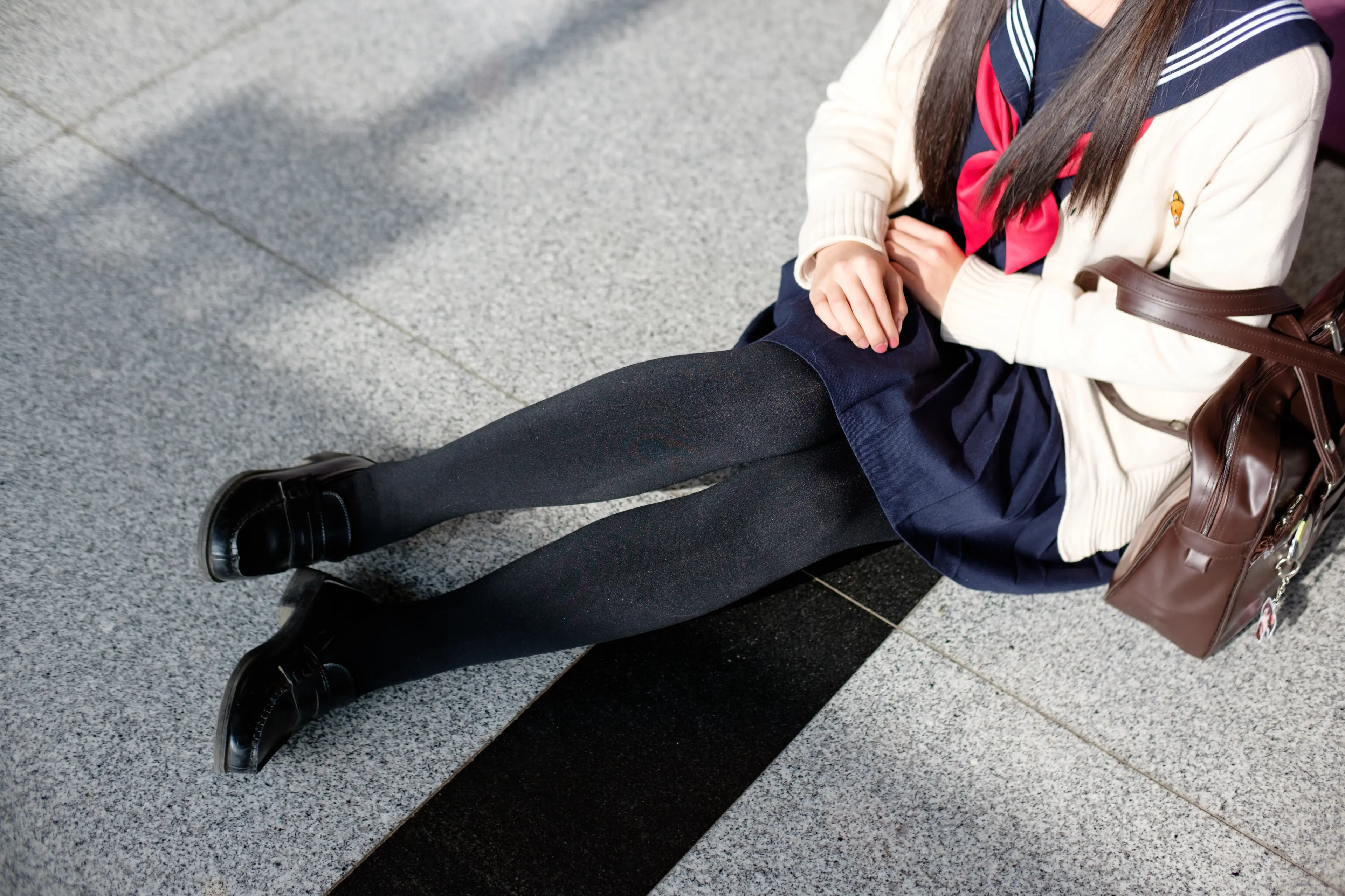 森萝财团 FREE 白丝+黑丝短裙制服装室外写真 [83P]