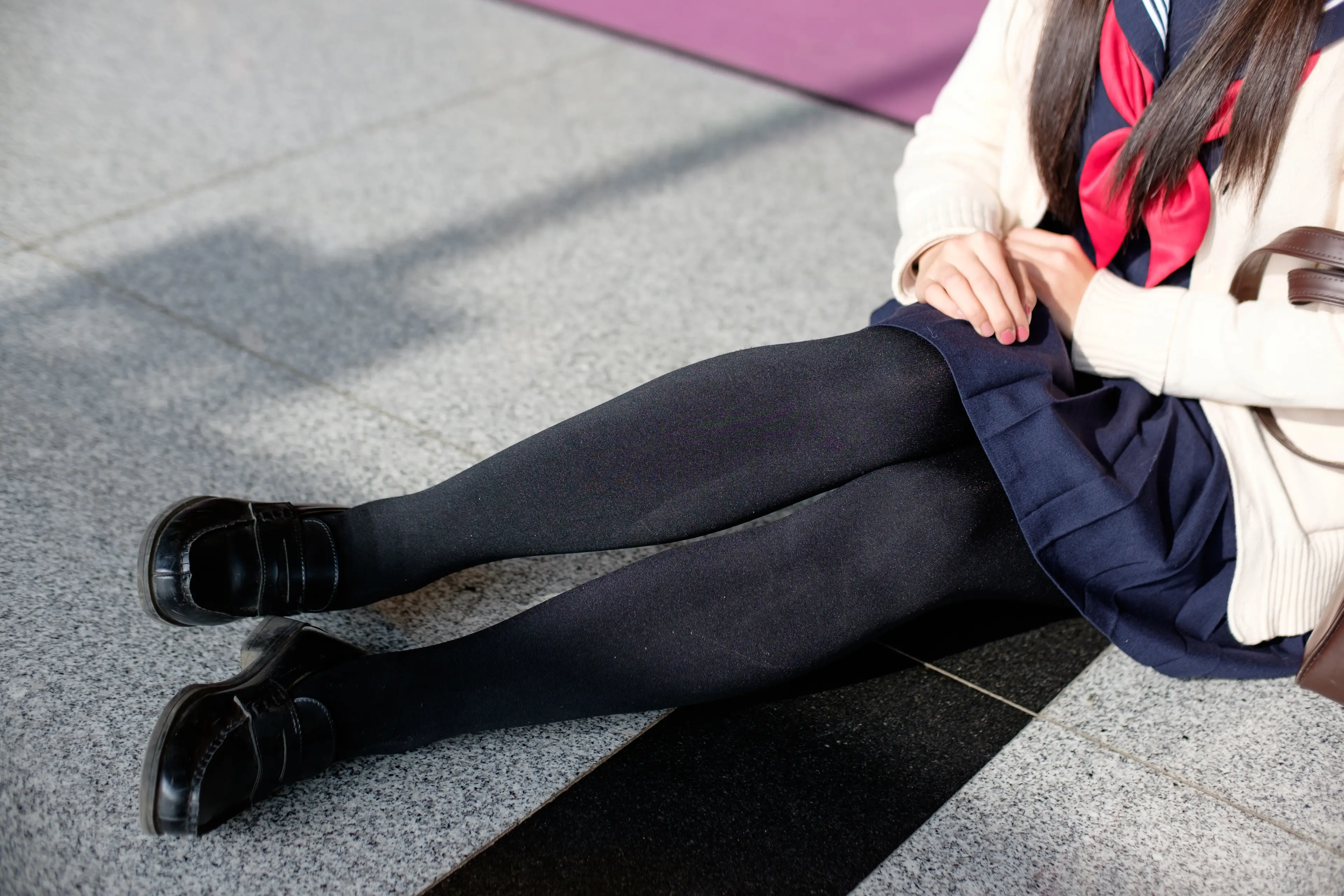 森萝财团 FREE 白丝+黑丝短裙制服装室外写真 [83P]