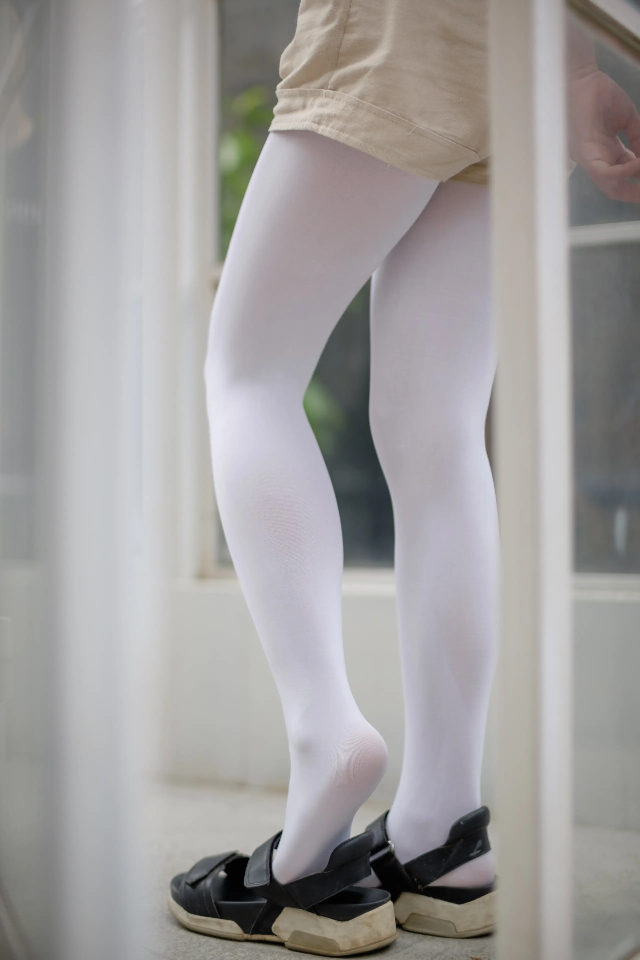 森萝财团 FREE 白丝长腿凉鞋室内写真 [59P]