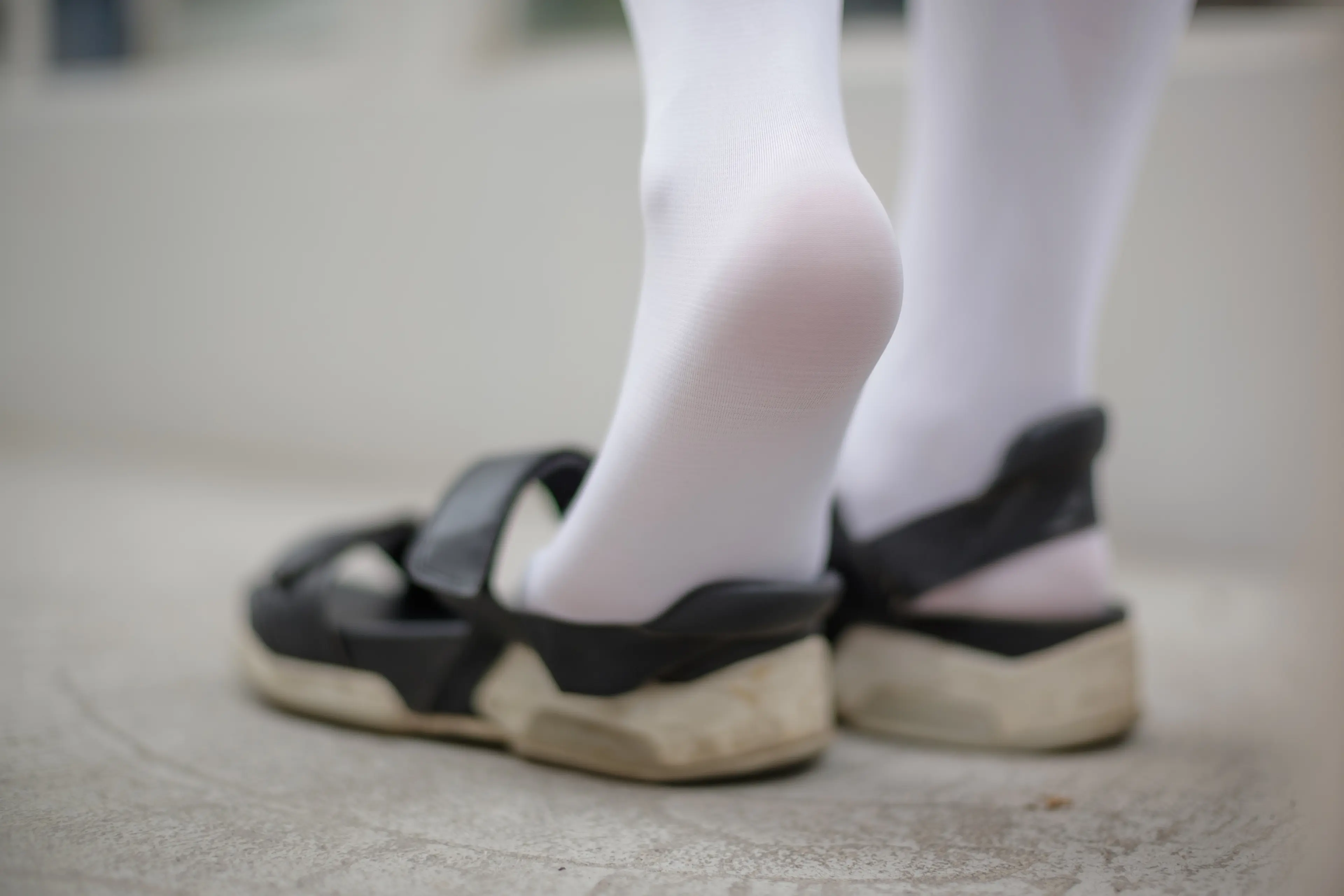 森萝财团 FREE 白丝长腿凉鞋室内写真 [59P]