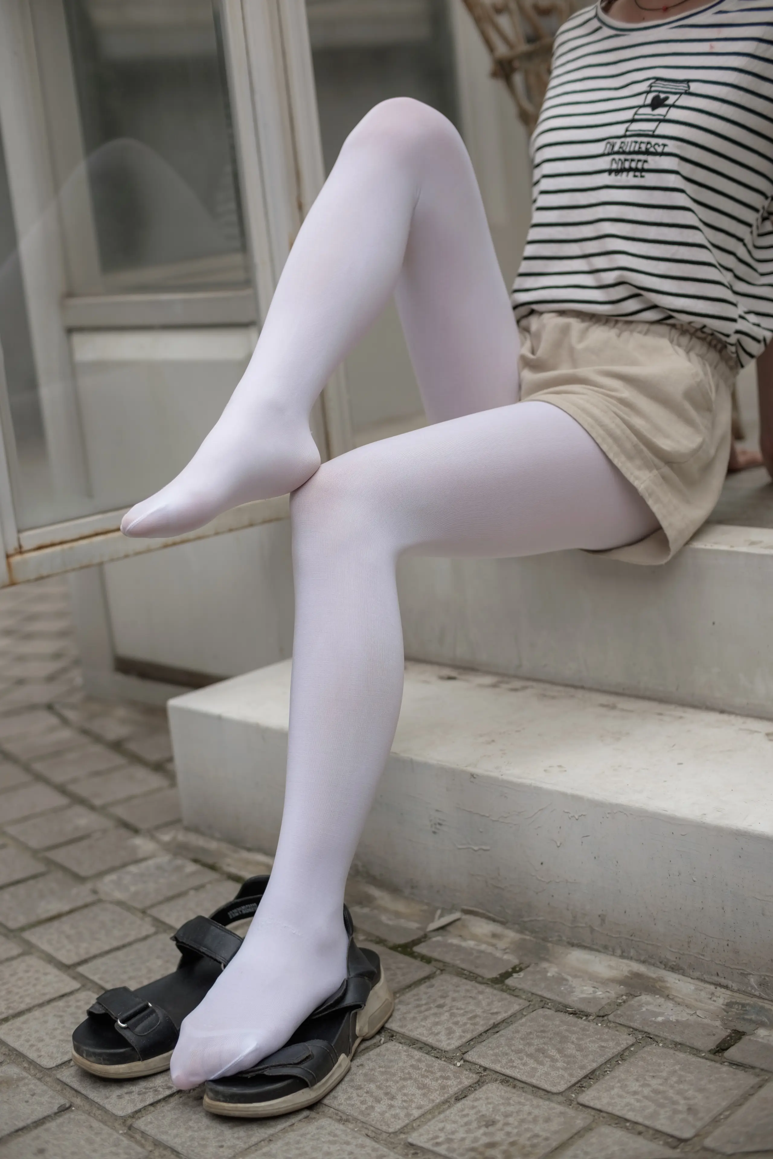 森萝财团 FREE 白丝长腿凉鞋室内写真 [59P]