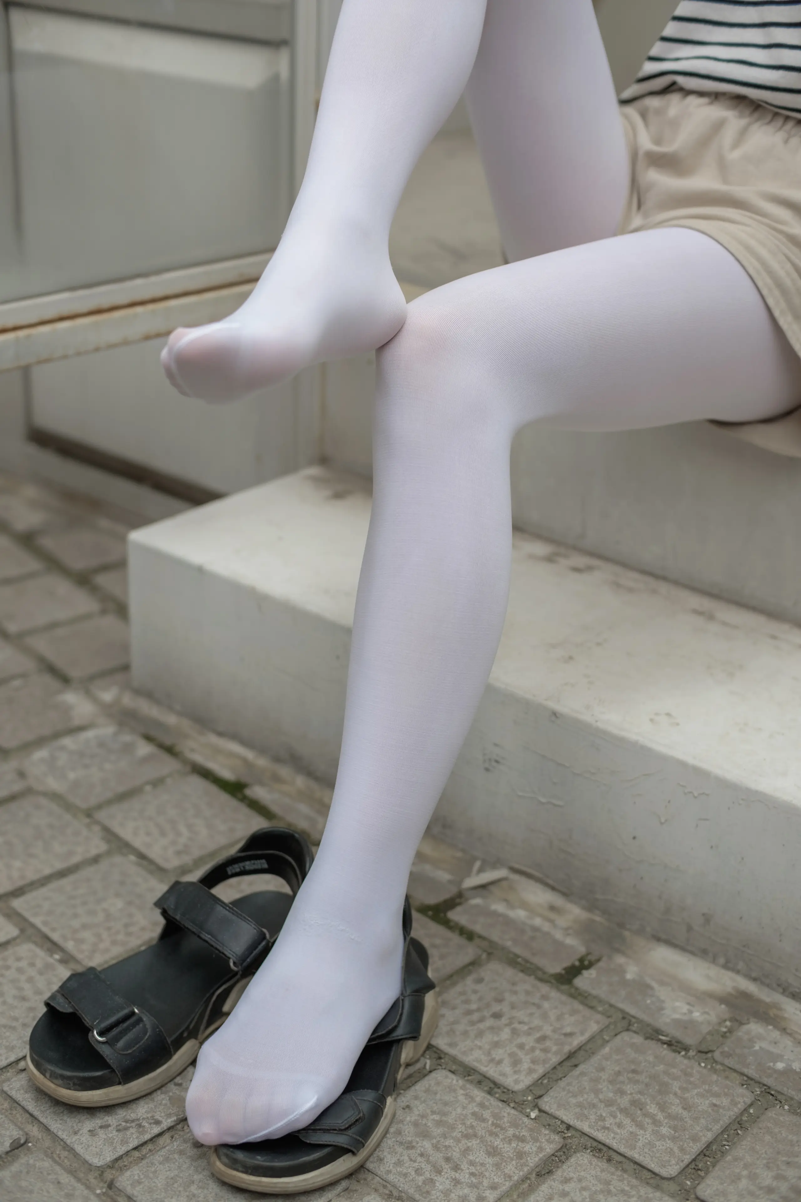 森萝财团 FREE 白丝长腿凉鞋室内写真 [59P]