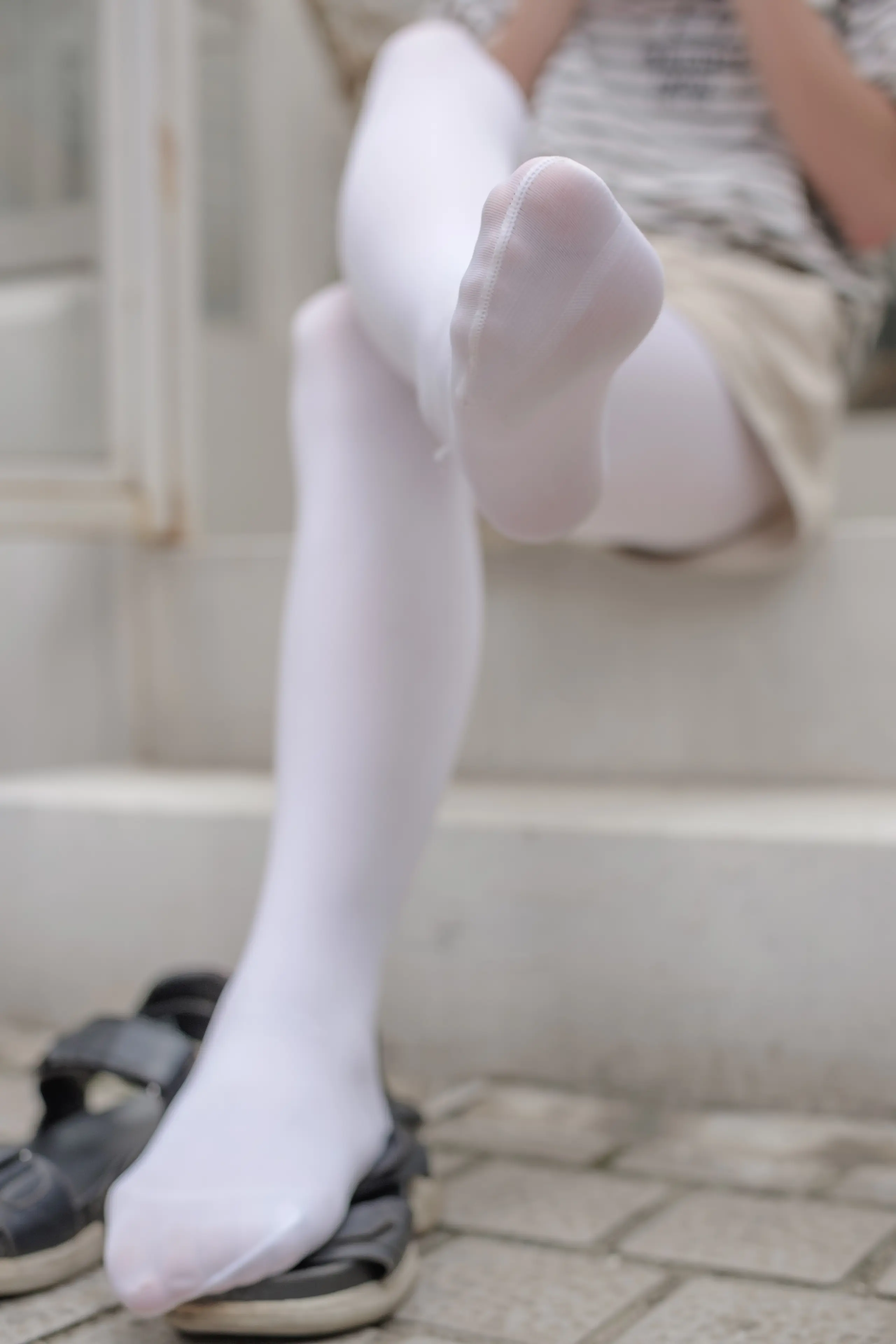 森萝财团 FREE 白丝长腿凉鞋室内写真 [59P]