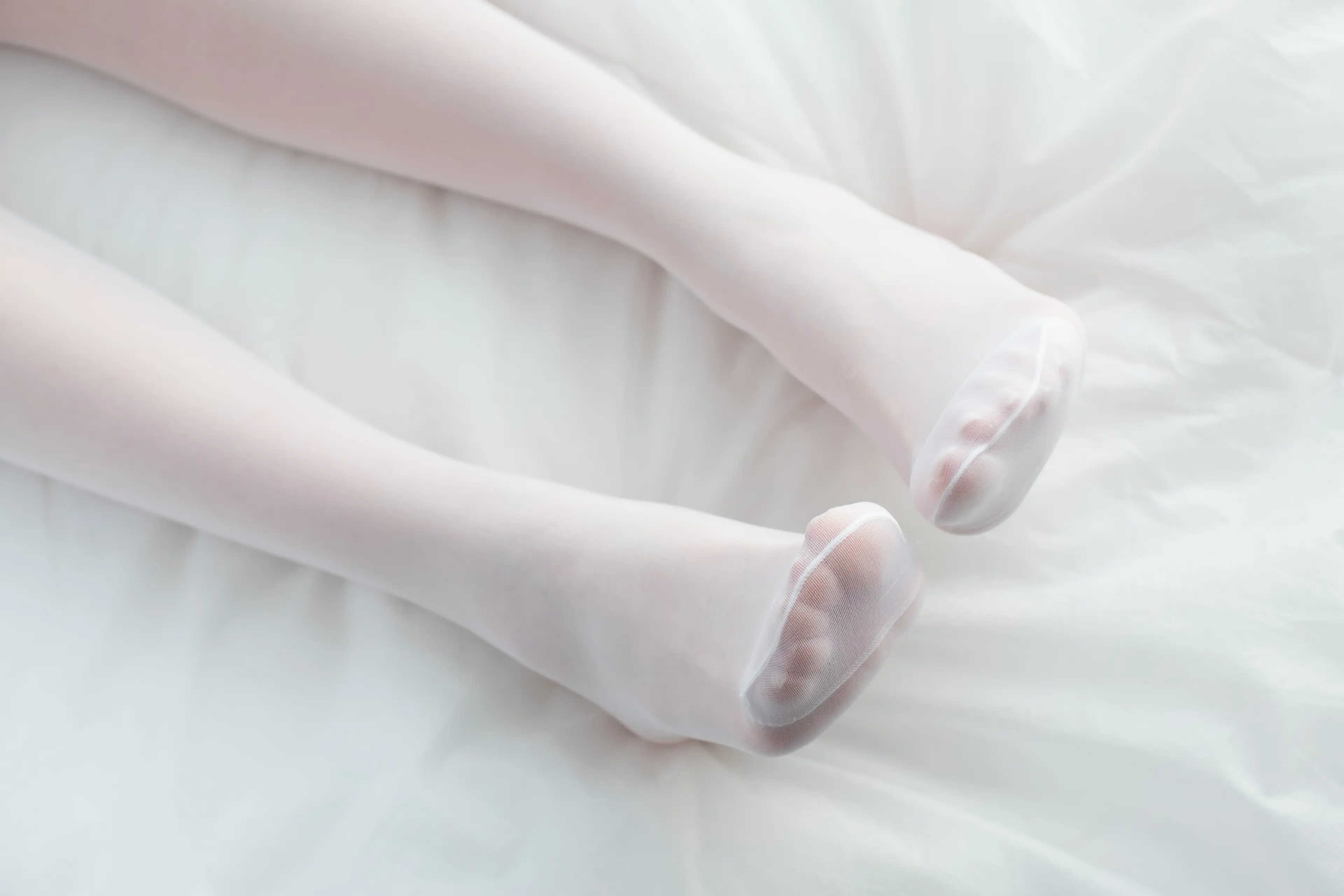 森萝财团 FREE 高中女生制服短裙加丝袜美腿玉足 [49P]