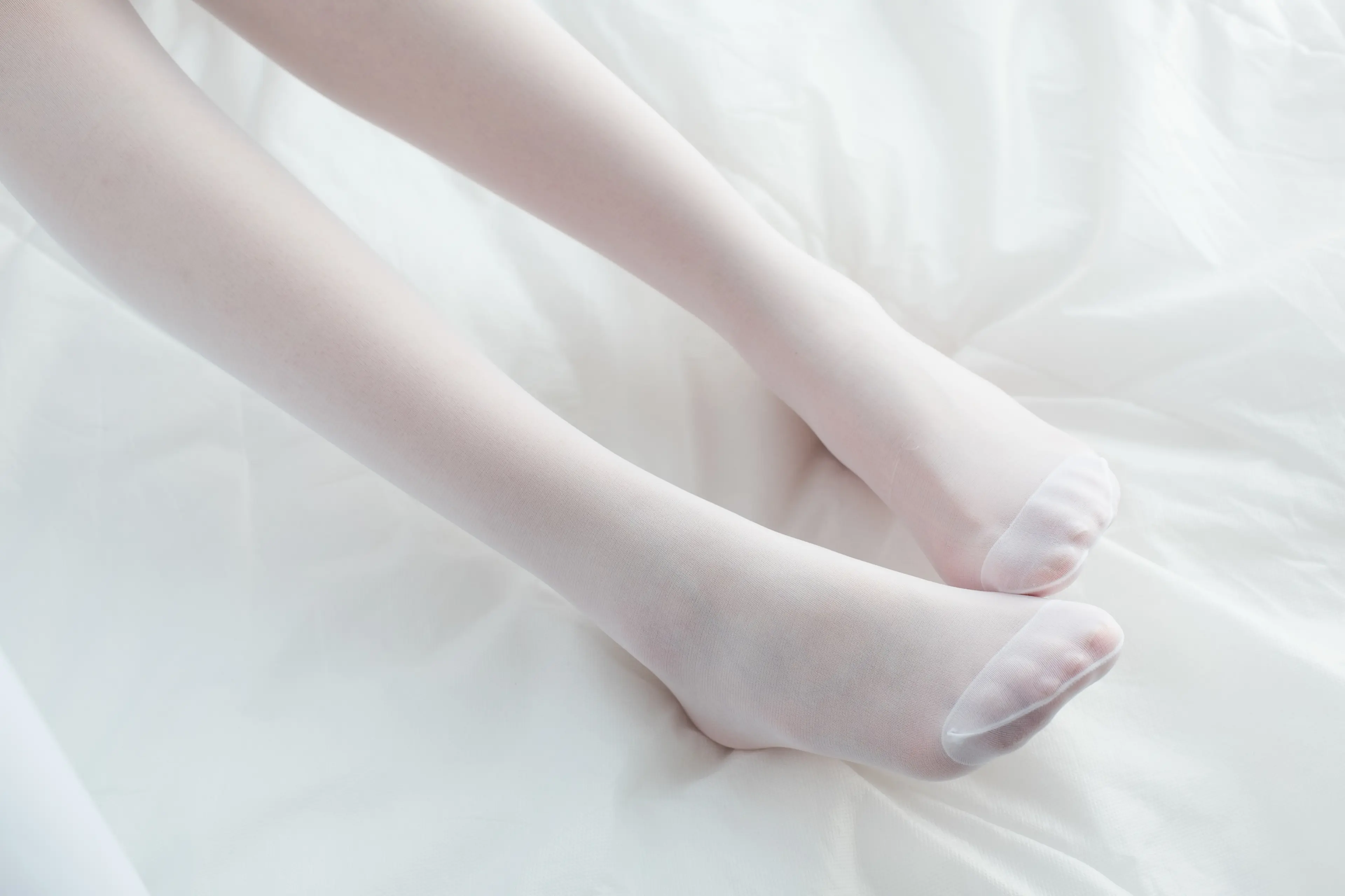 森萝财团 FREE 高中女生制服短裙加丝袜美腿玉足 [49P]