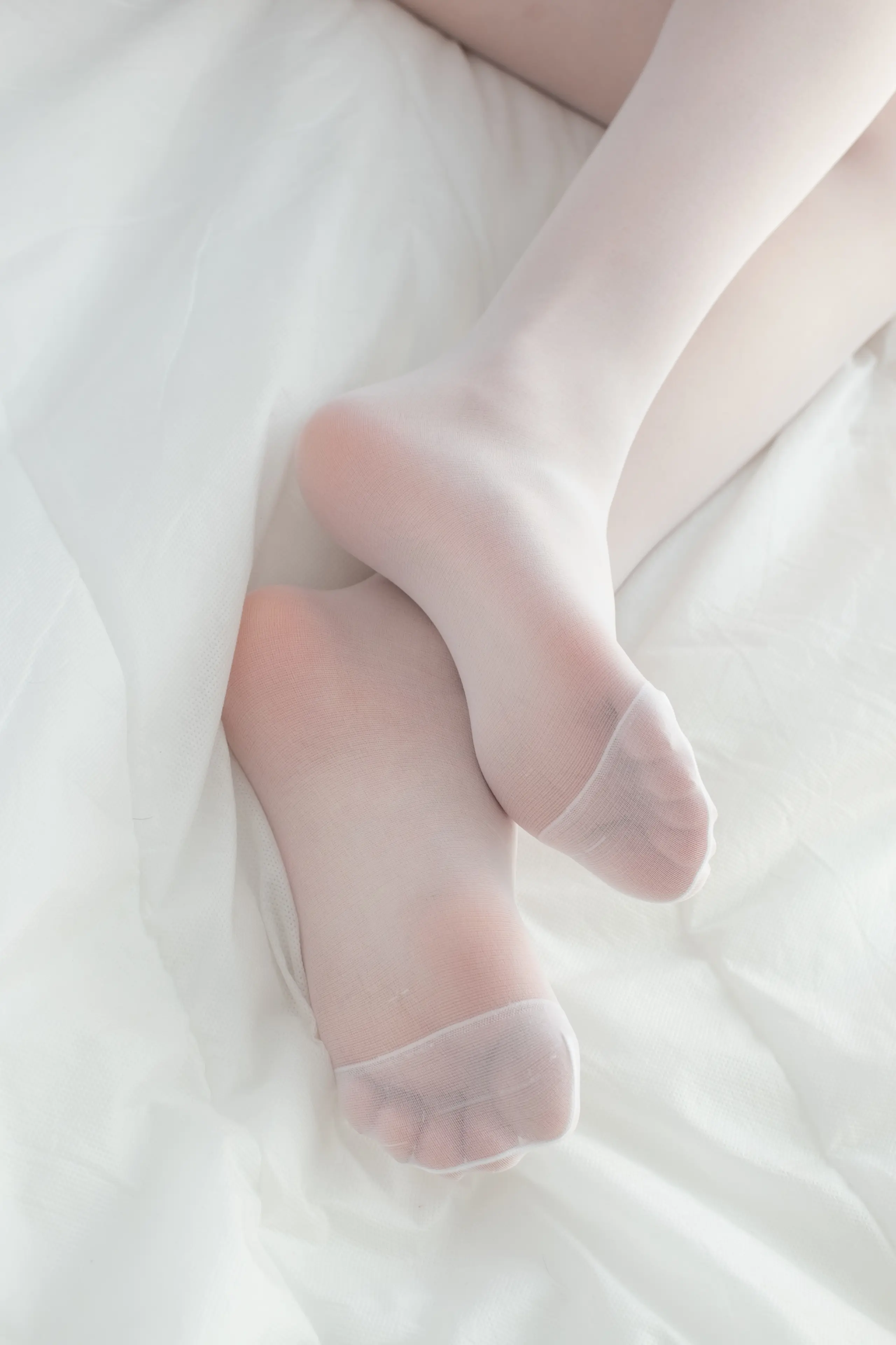 森萝财团 FREE 高中女生制服短裙加丝袜美腿玉足 [49P]