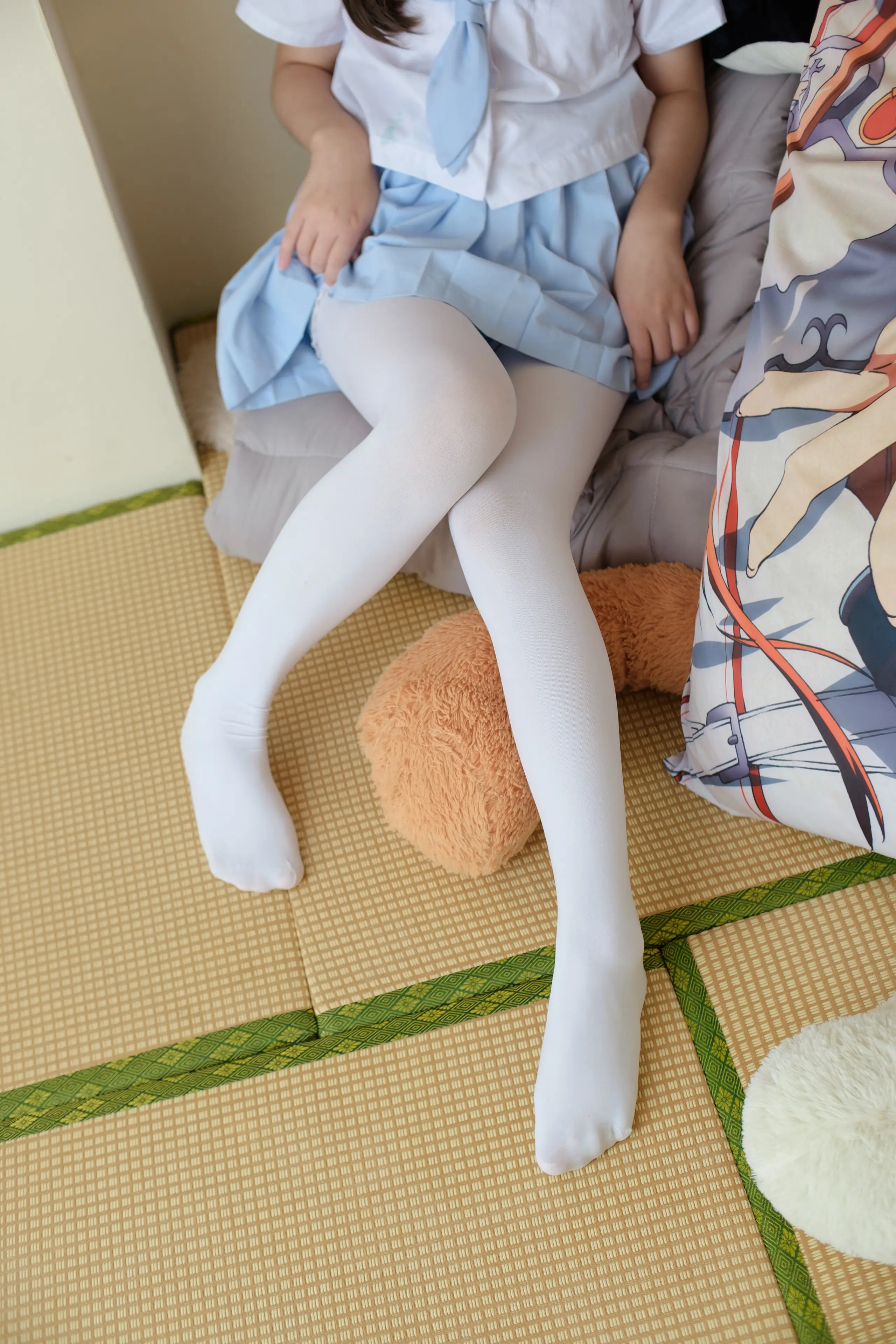 森萝财团 FREE 高中女生制服短裙加丝袜美腿玉足 [49P]