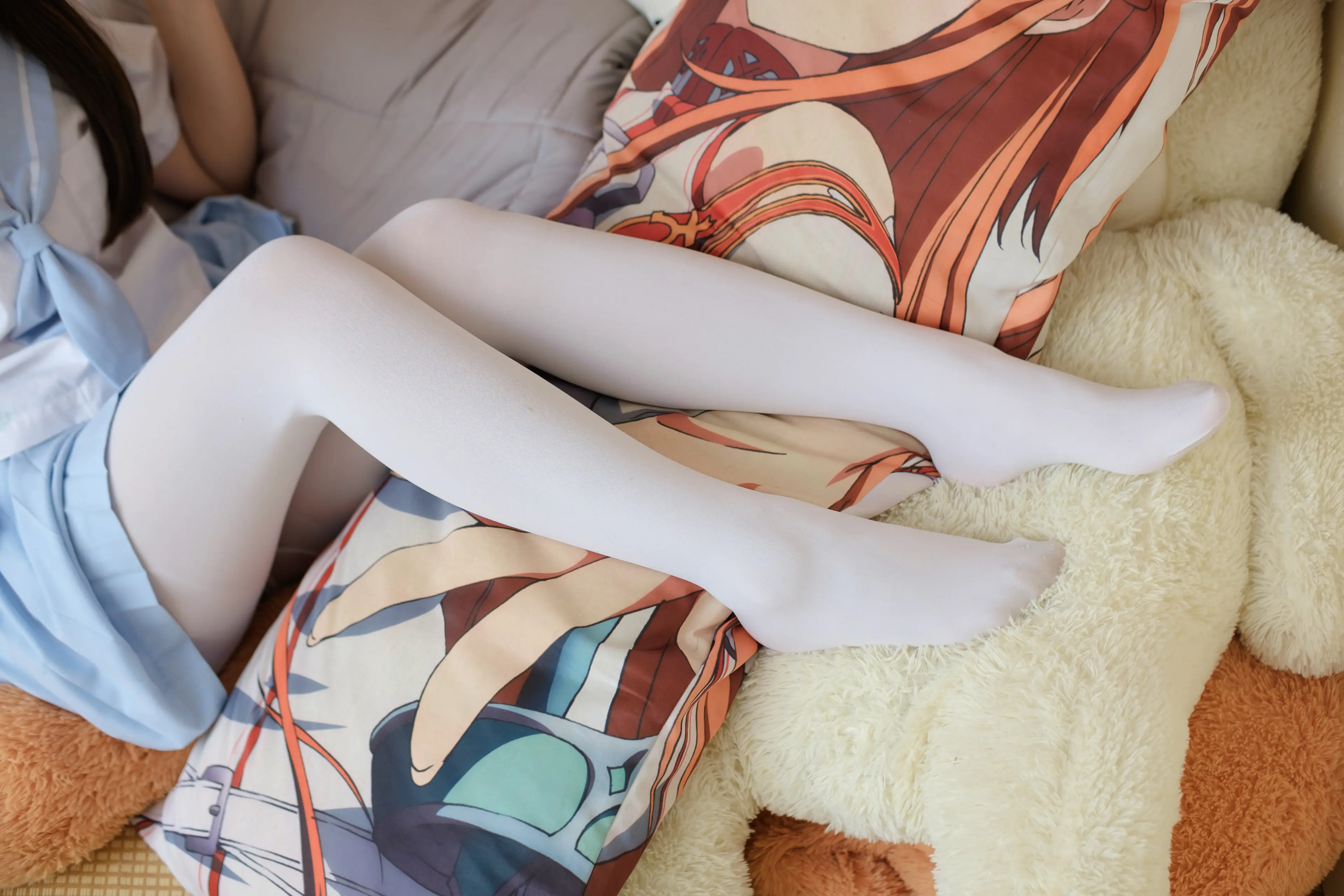 森萝财团 FREE 高中女生制服短裙加丝袜美腿玉足 [49P]