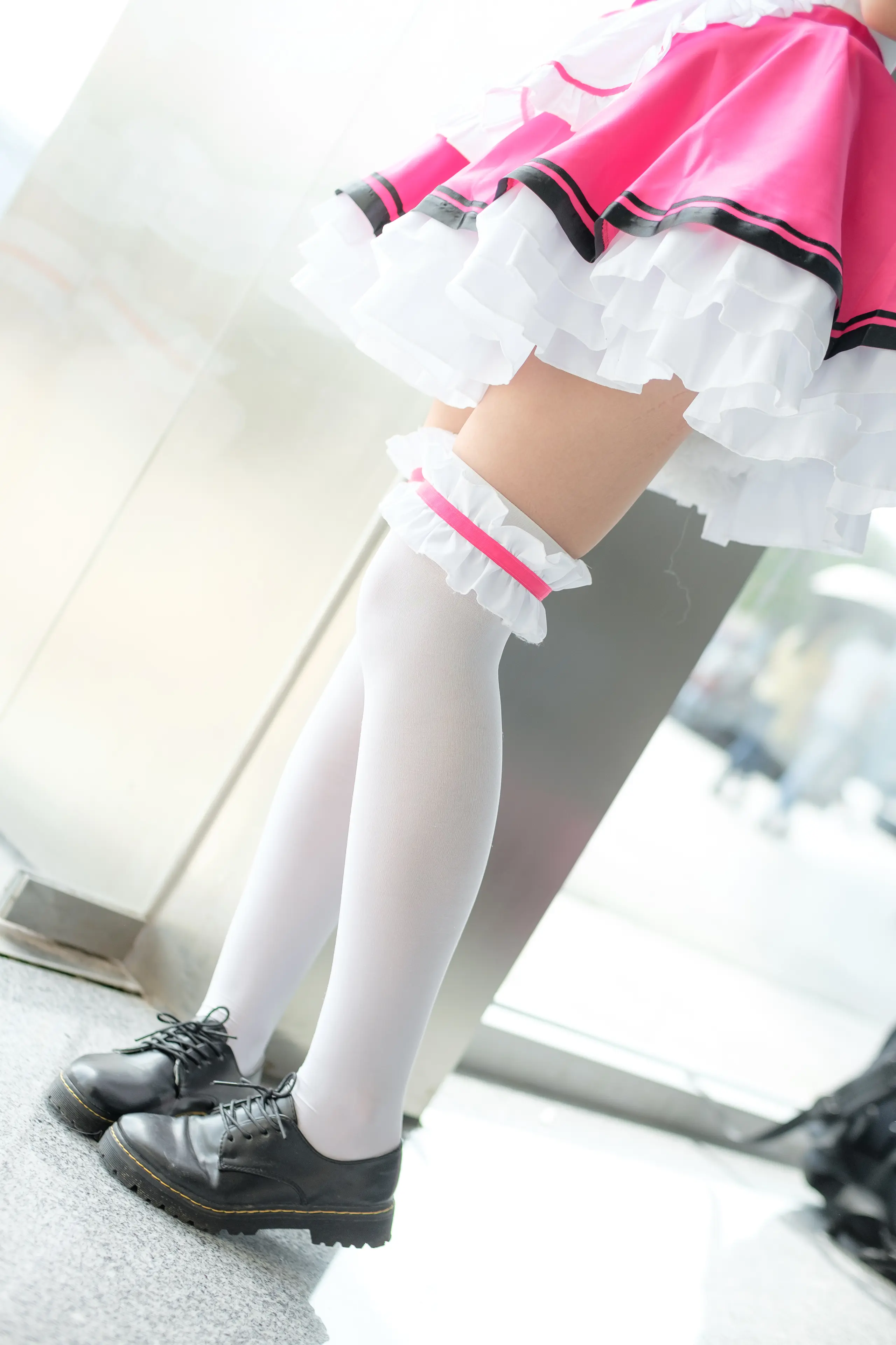 森萝财团 FREE 黑丝旗袍COS与白色丝袜美腿 [64P]