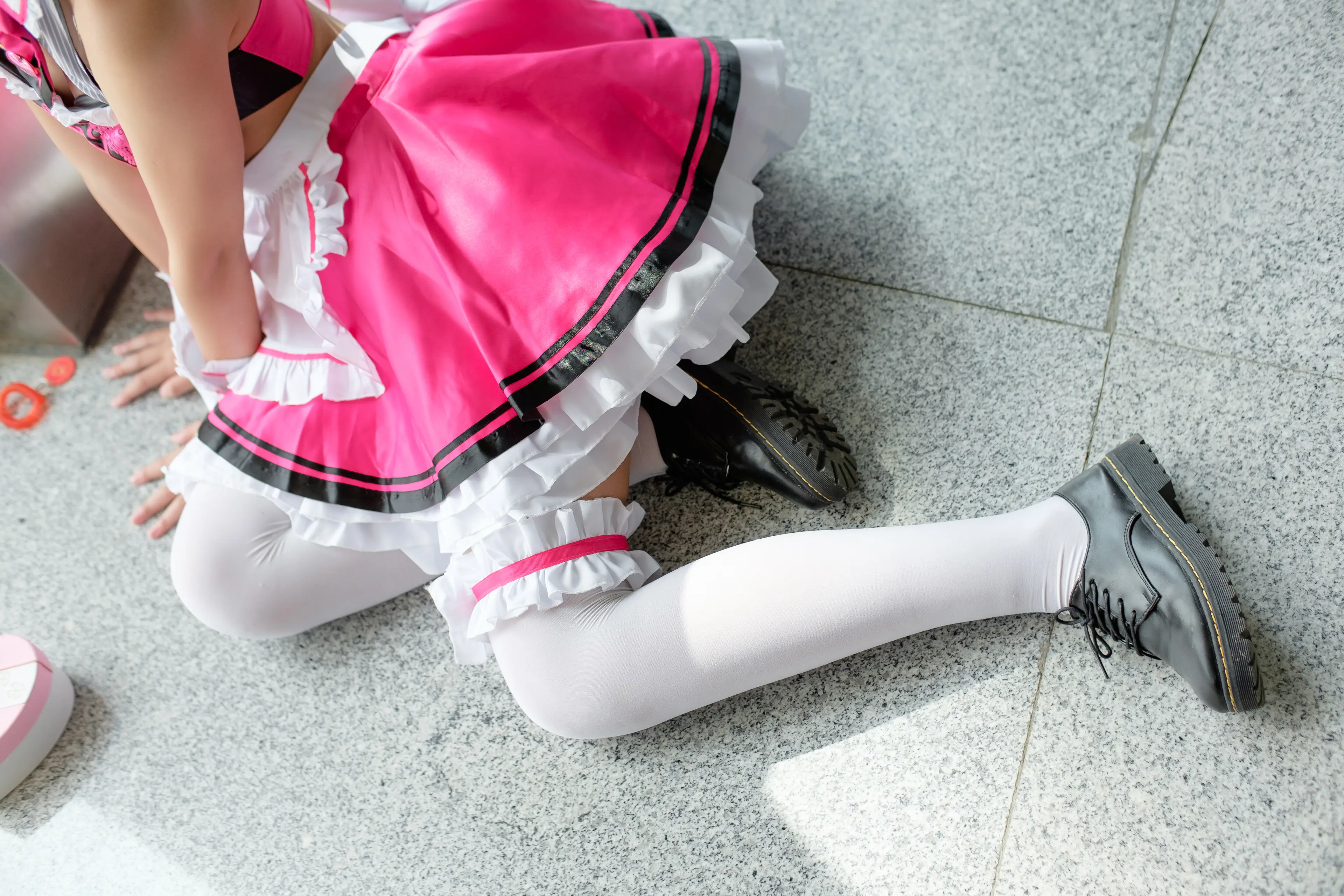 森萝财团 FREE 黑丝旗袍COS与白色丝袜美腿 [64P]