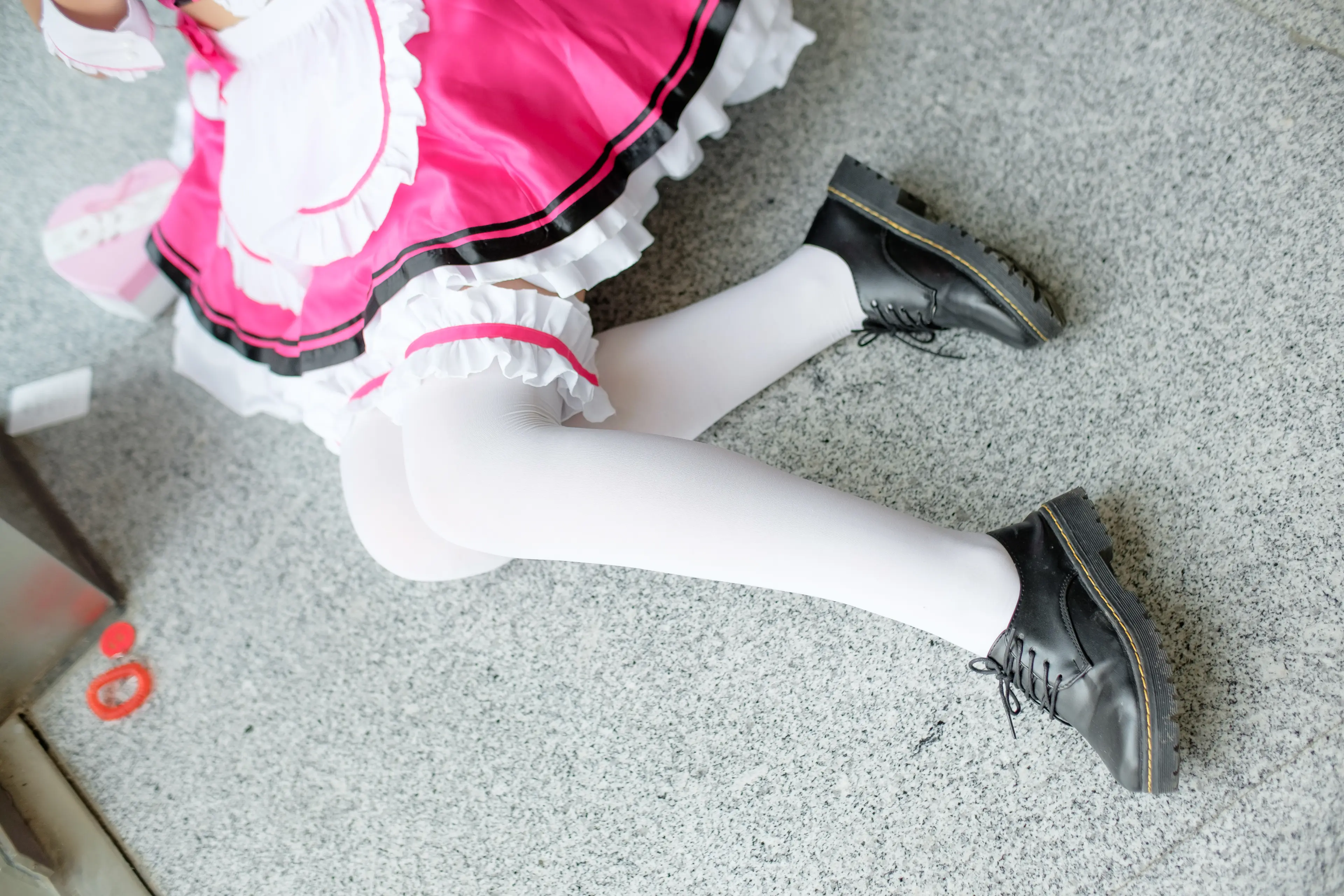 森萝财团 FREE 黑丝旗袍COS与白色丝袜美腿 [64P]