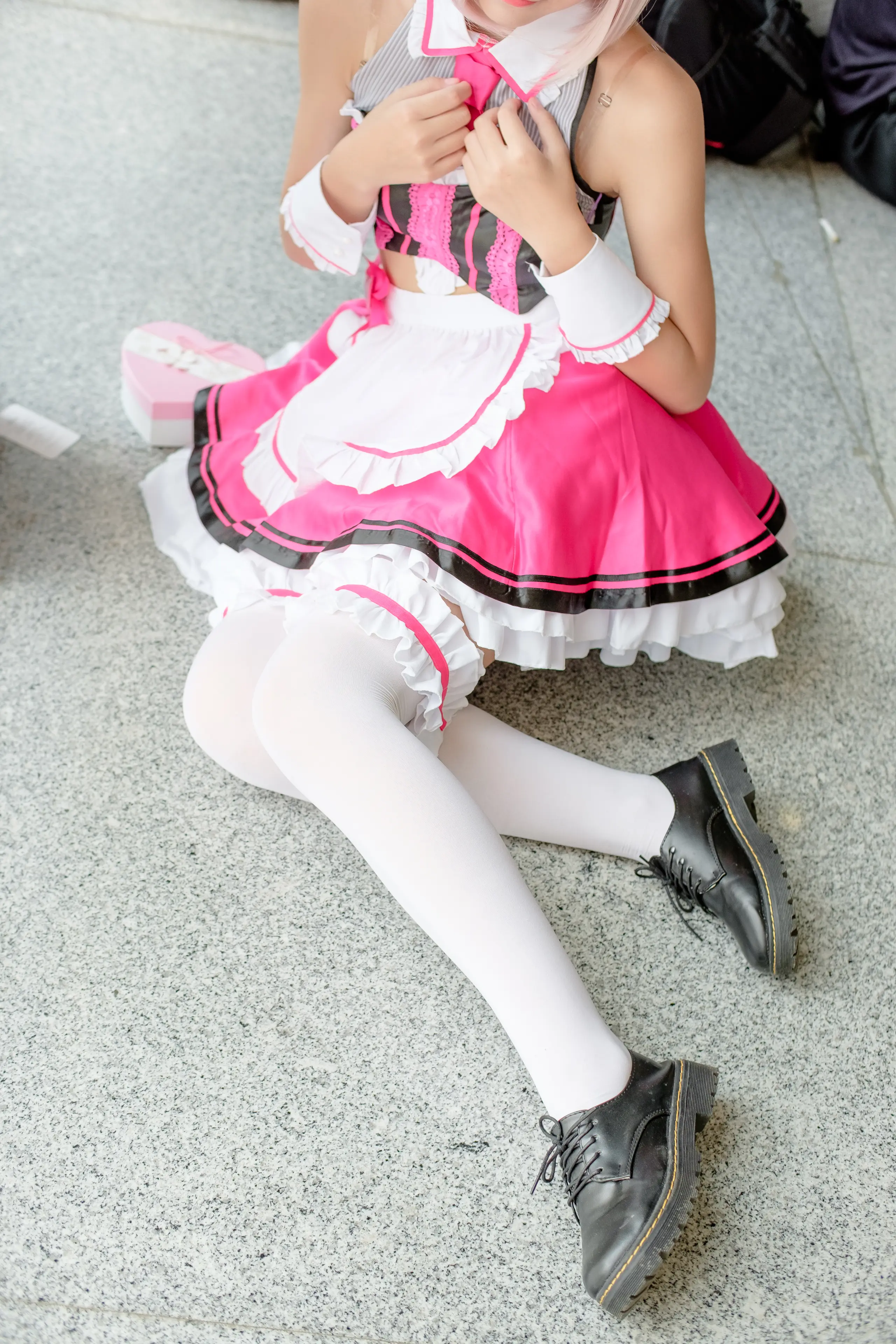 森萝财团 FREE 黑丝旗袍COS与白色丝袜美腿 [64P]