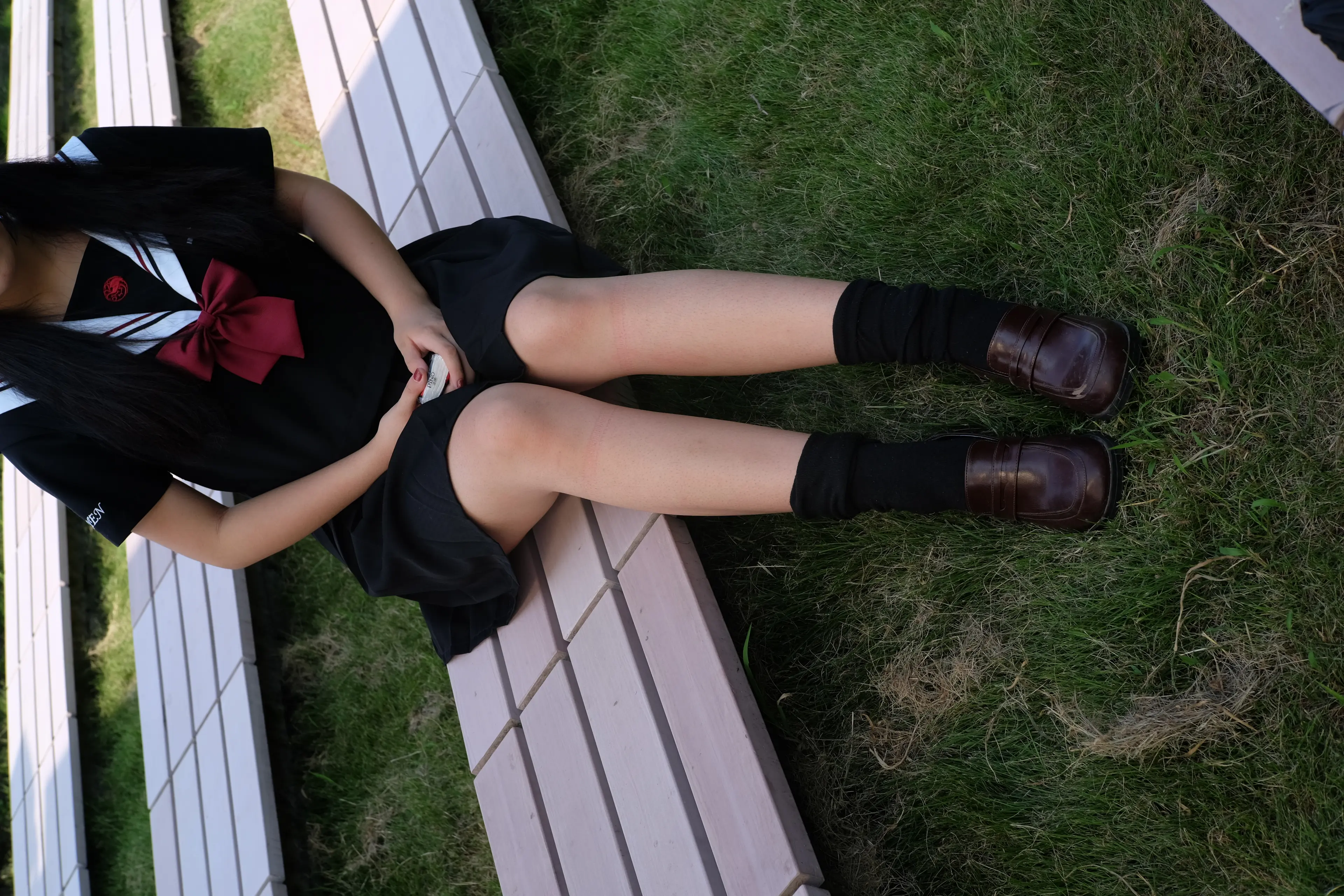 森萝财团 FREE 黑色制服白丝长腿 [39P]