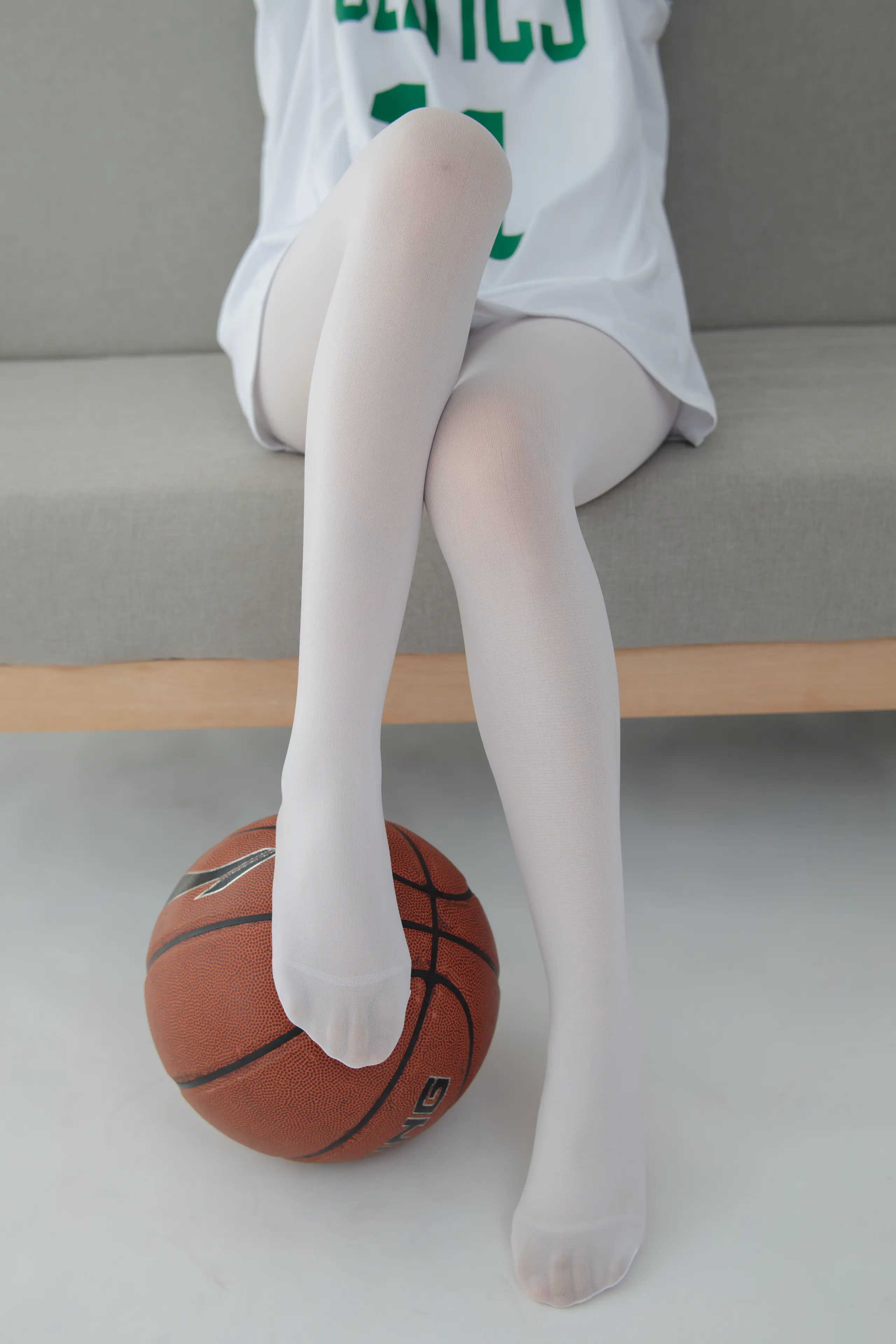 森萝财团 JKFUN 卉子 80D白丝与篮球无关 R16 [60P]