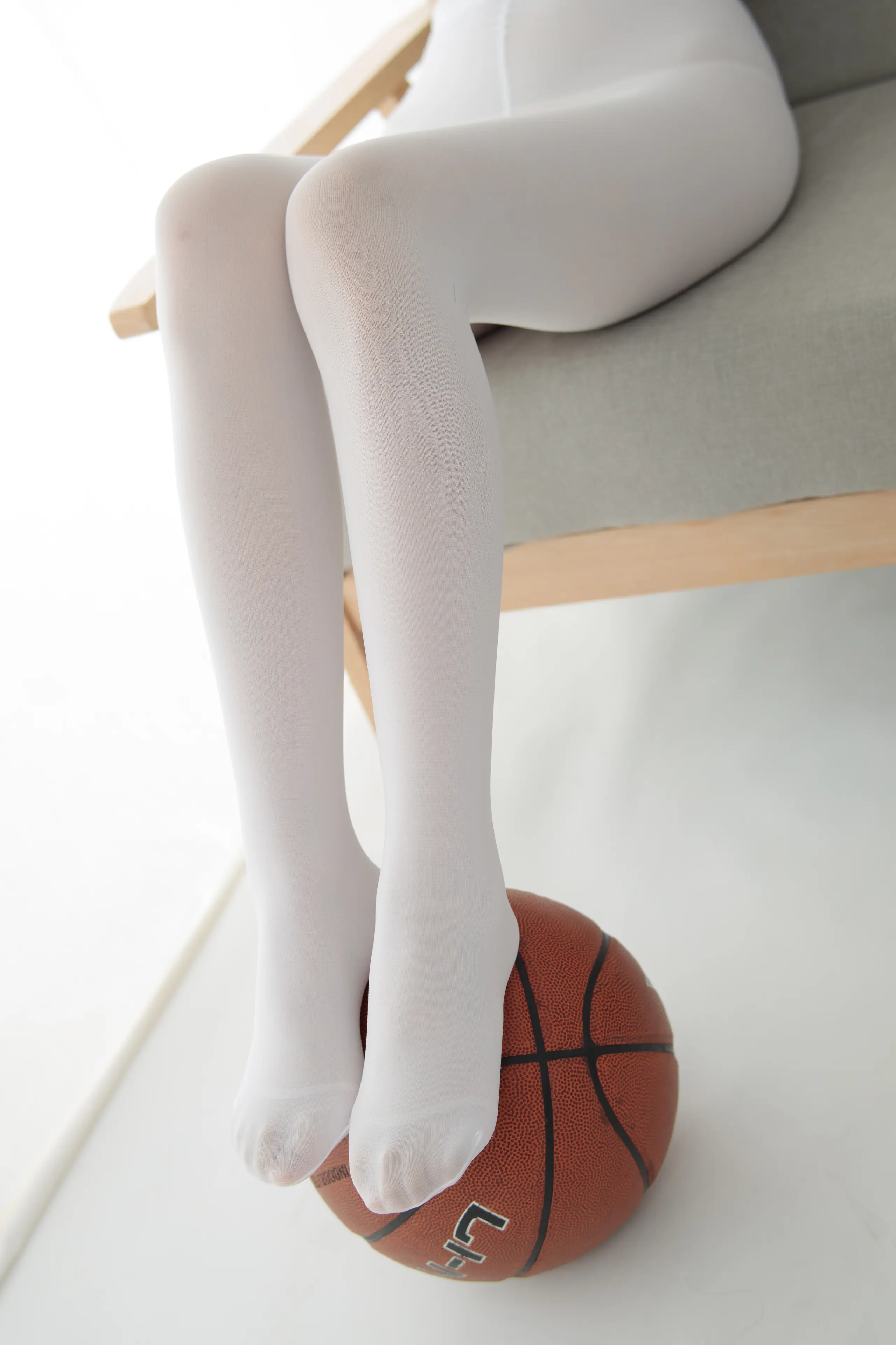 森萝财团 JKFUN 卉子 80D白丝与篮球无关 R16 [60P]