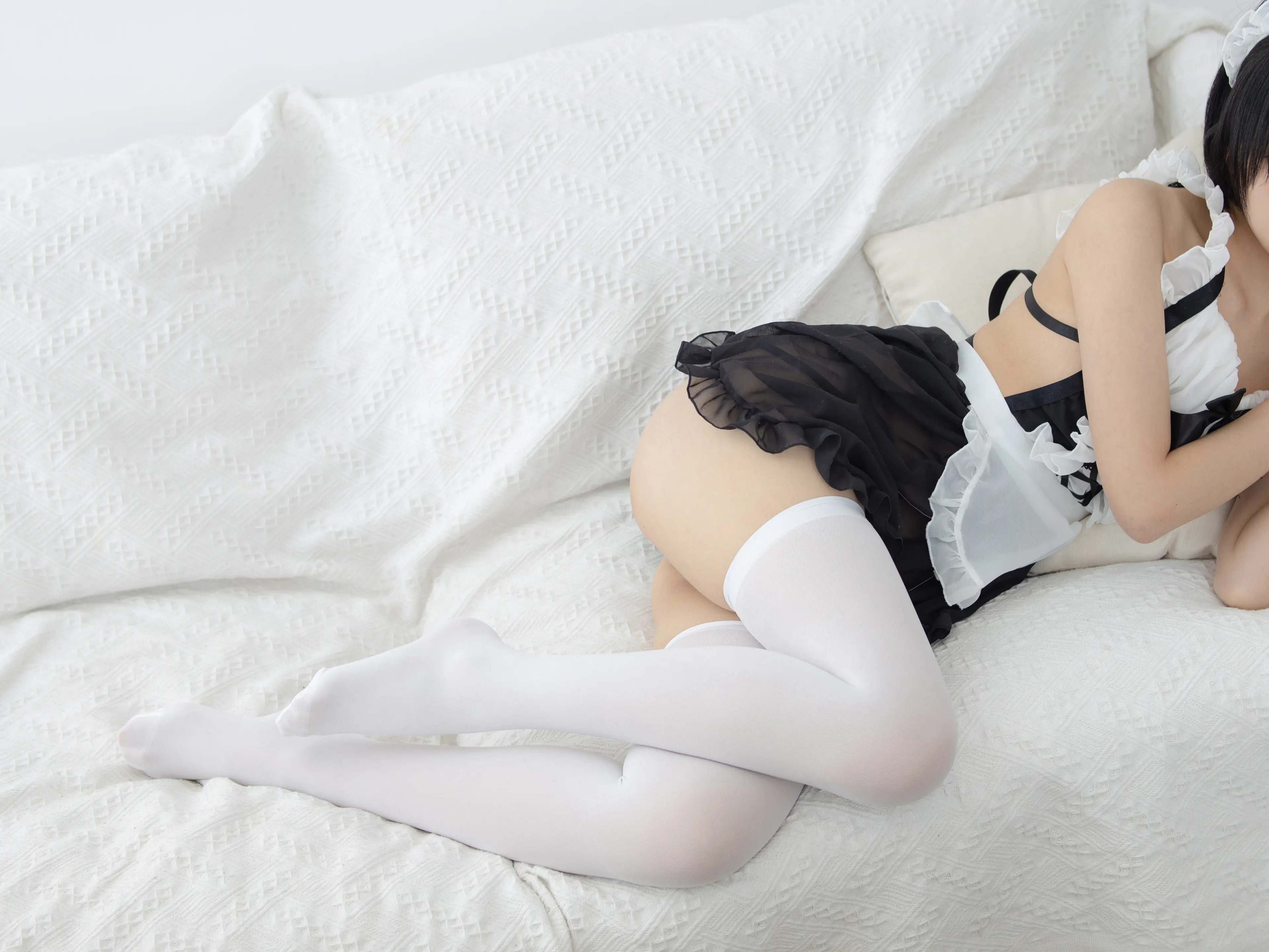 森萝财团 JKFUN 卉子 80D白色过膝袜 湿气很重的白色房间 [105P]