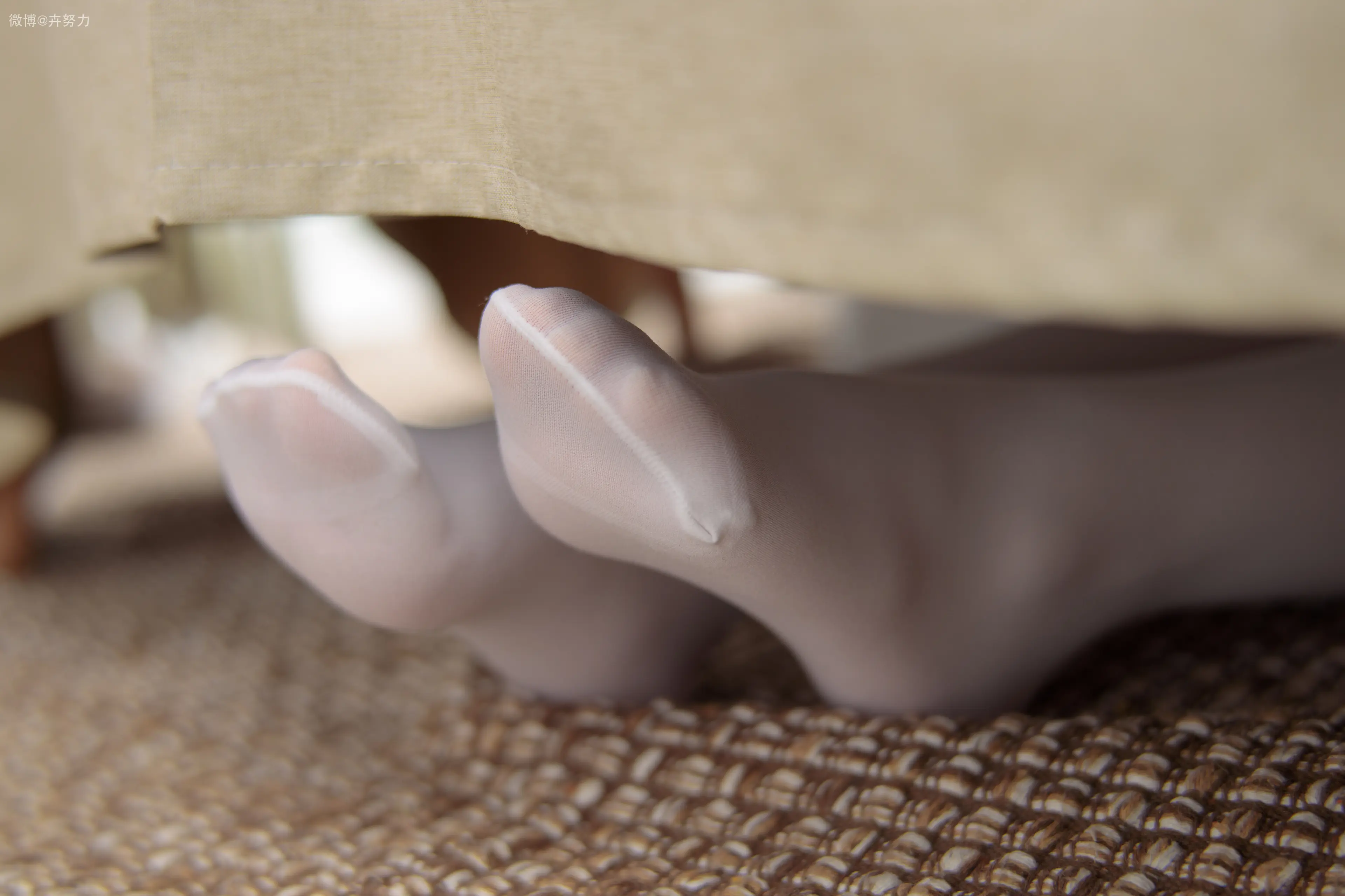 森萝财团 JKFUN 卉子 80D白色过膝袜 湿气很重的白色房间 [105P]