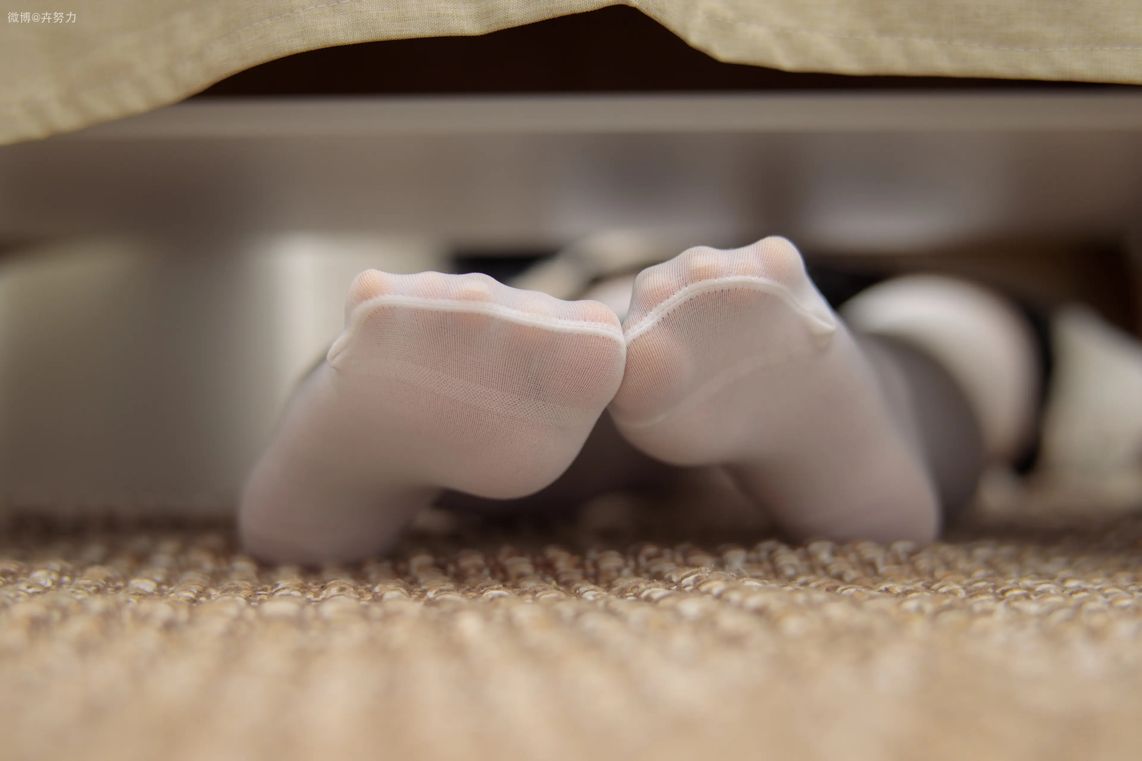 森萝财团 JKFUN 卉子 80D白色过膝袜 湿气很重的白色房间 [105P]