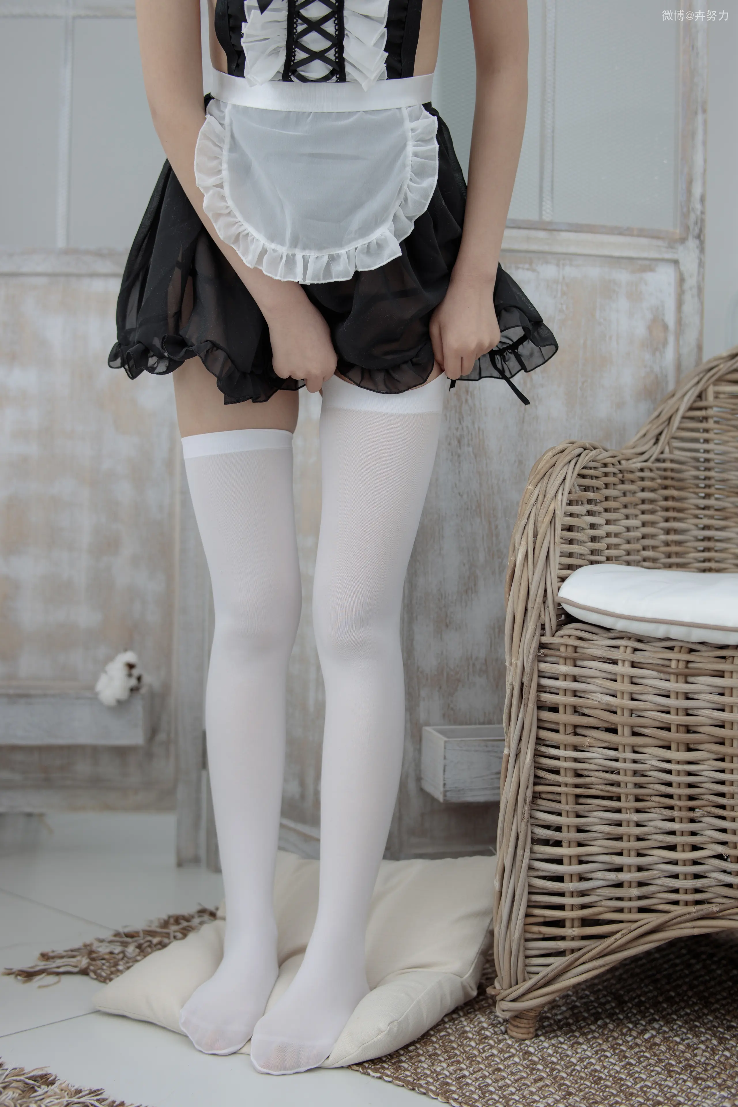 森萝财团 JKFUN 卉子 80D白色过膝袜 湿气很重的白色房间 [105P]