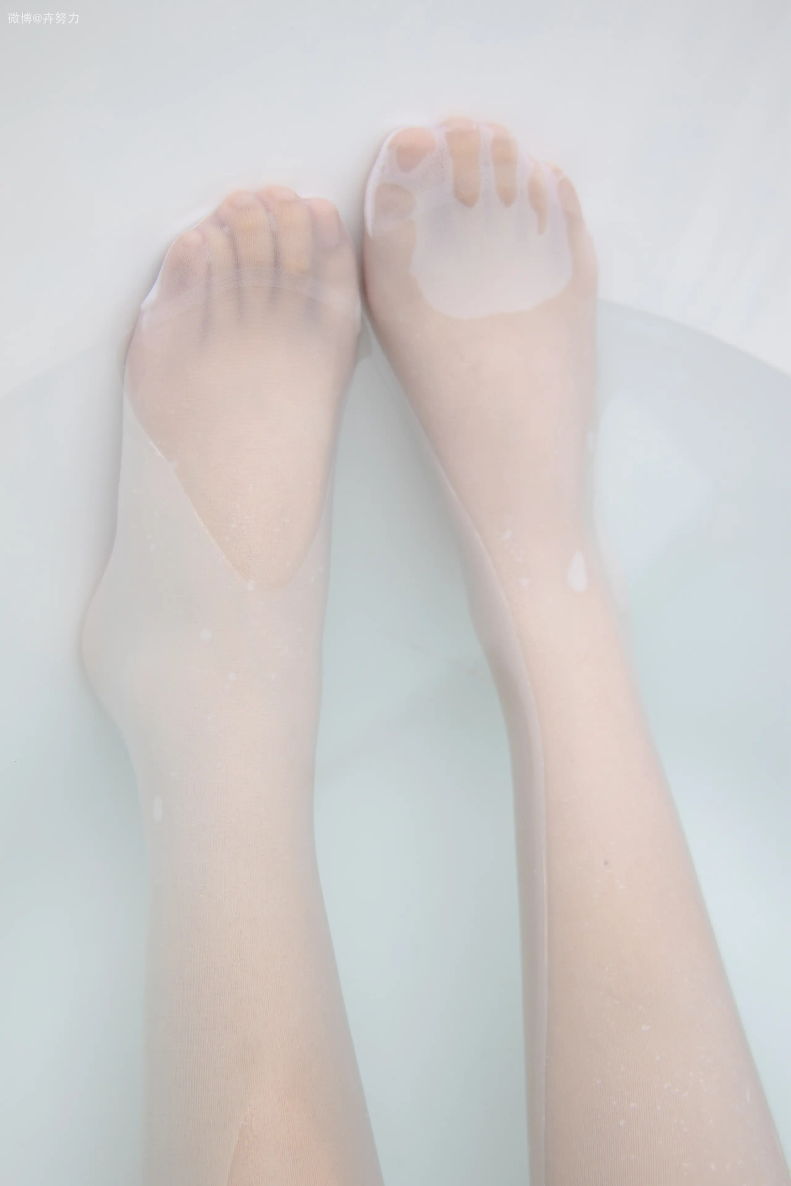 森萝财团 JKFUN 卉子 80D白色过膝袜 湿气很重的白色房间 [105P]