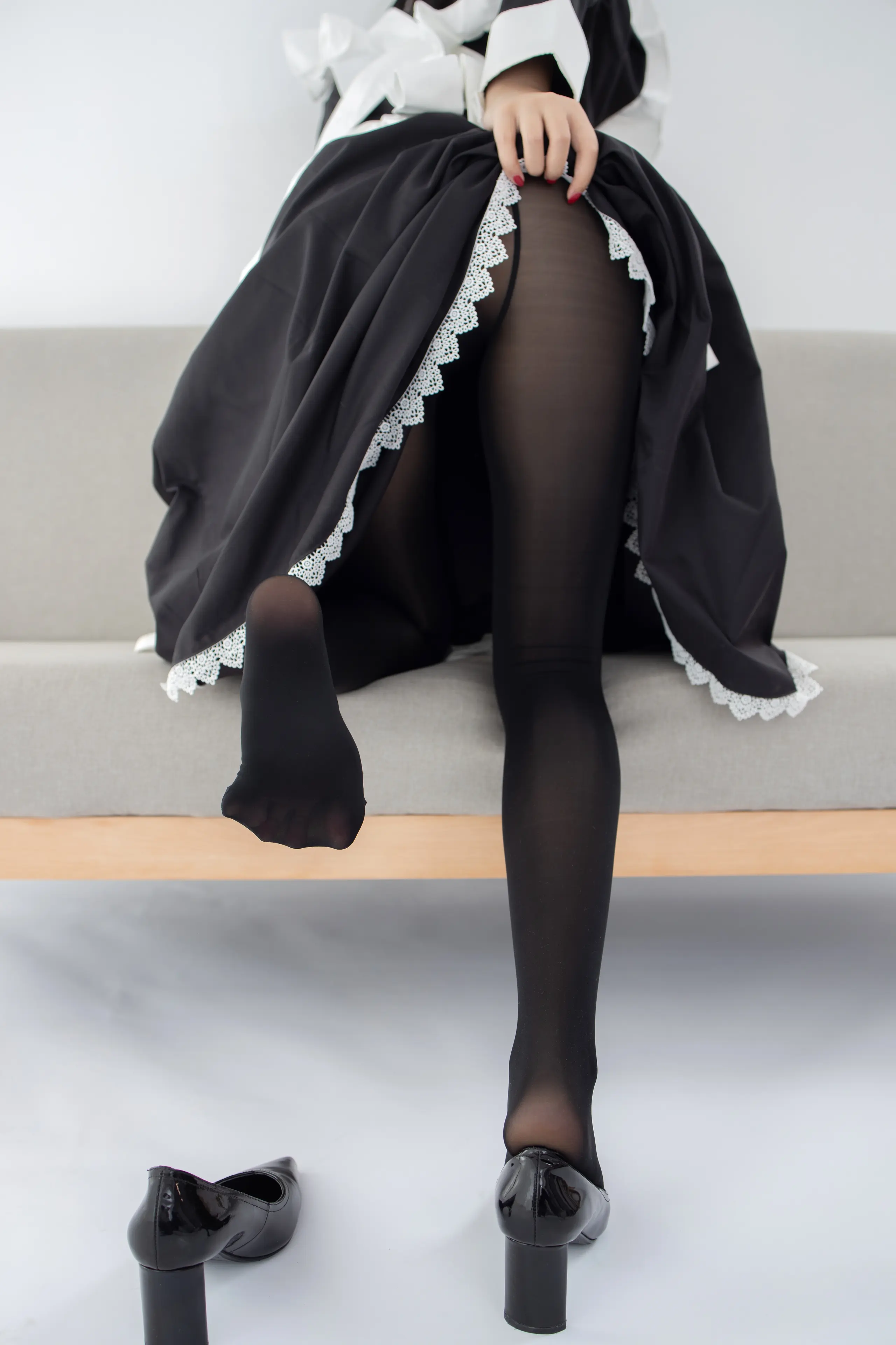 森萝财团 JKFUN 卉子 80D黑丝 踩物女仆 [67P]