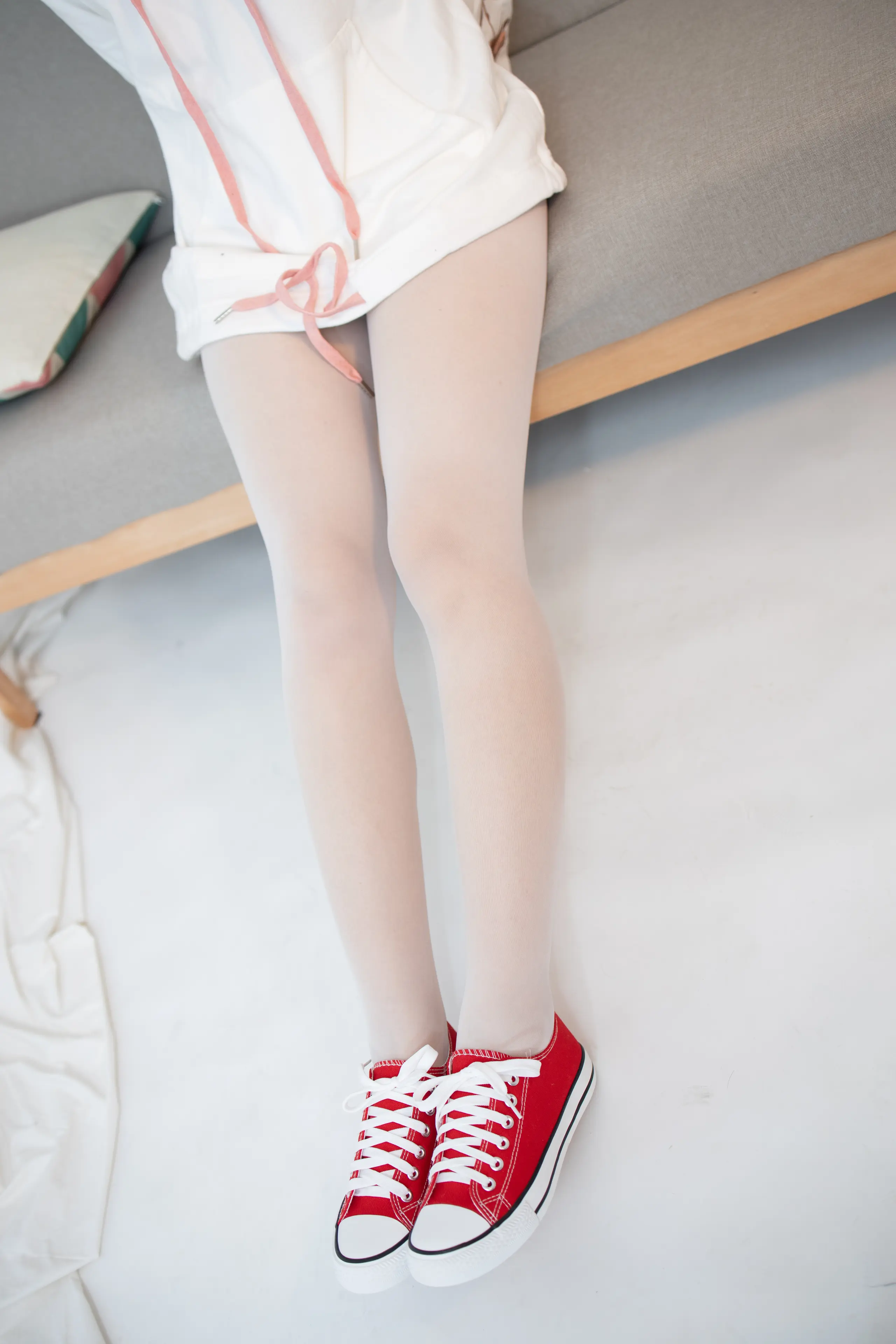 森萝财团 JKFUN 小夜 13D白丝 红色帆布鞋定制 [50P]