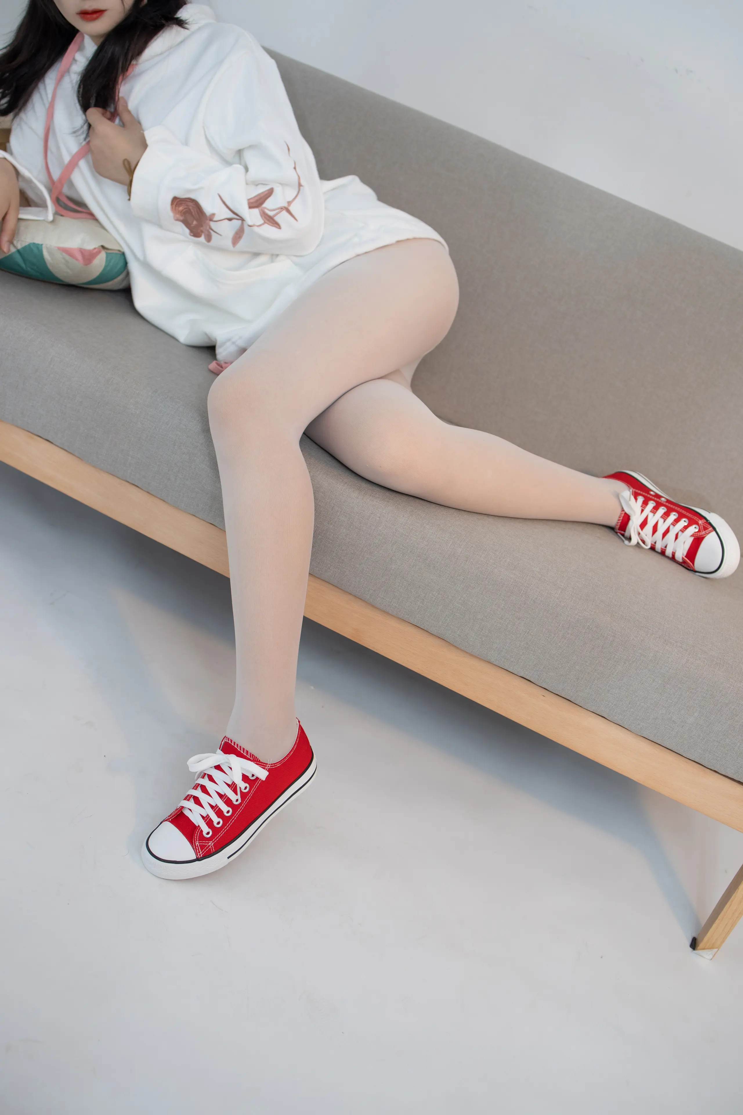 森萝财团 JKFUN 小夜 13D白丝 红色帆布鞋定制 [50P]