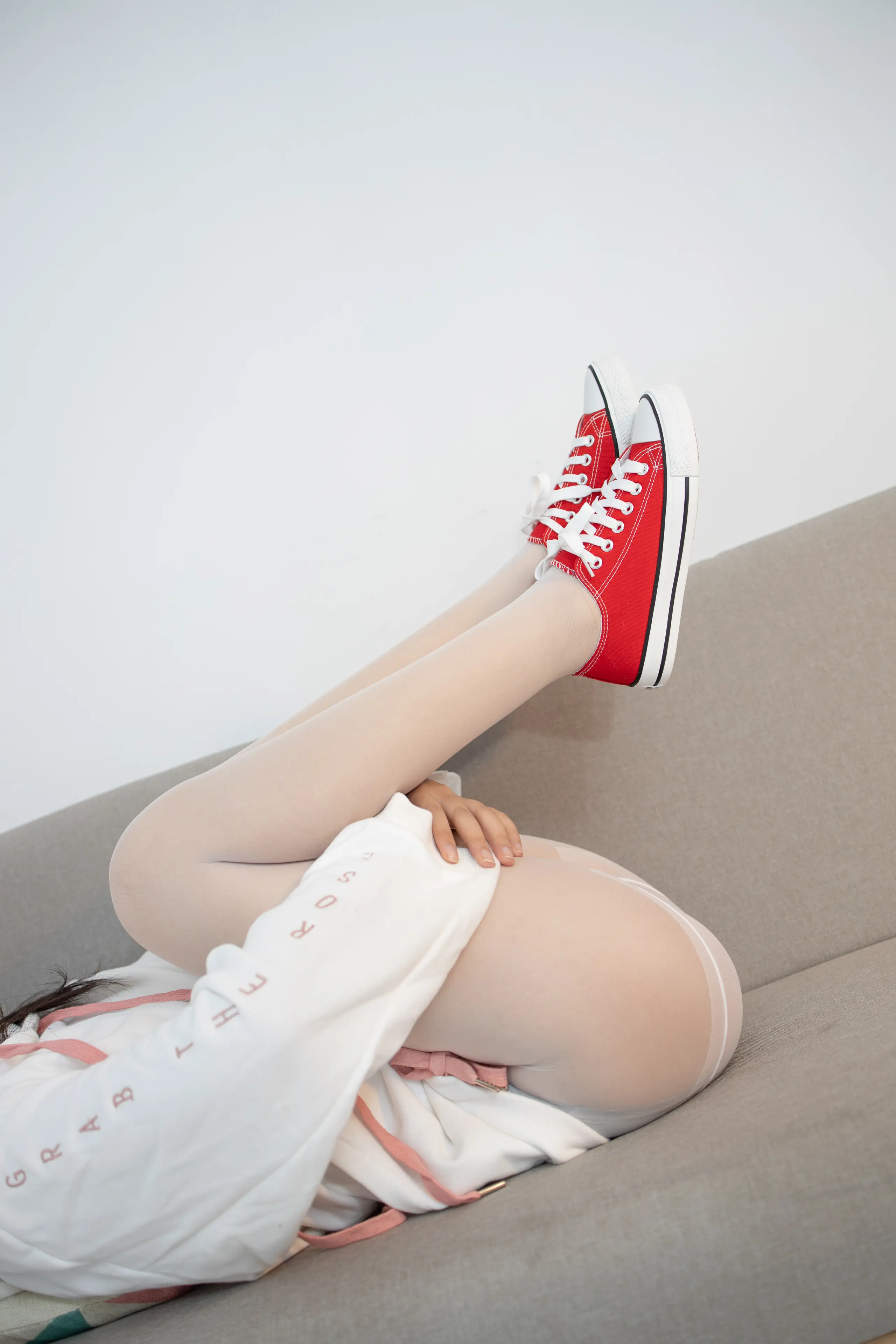 森萝财团 JKFUN 小夜 13D白丝 红色帆布鞋定制 [50P]