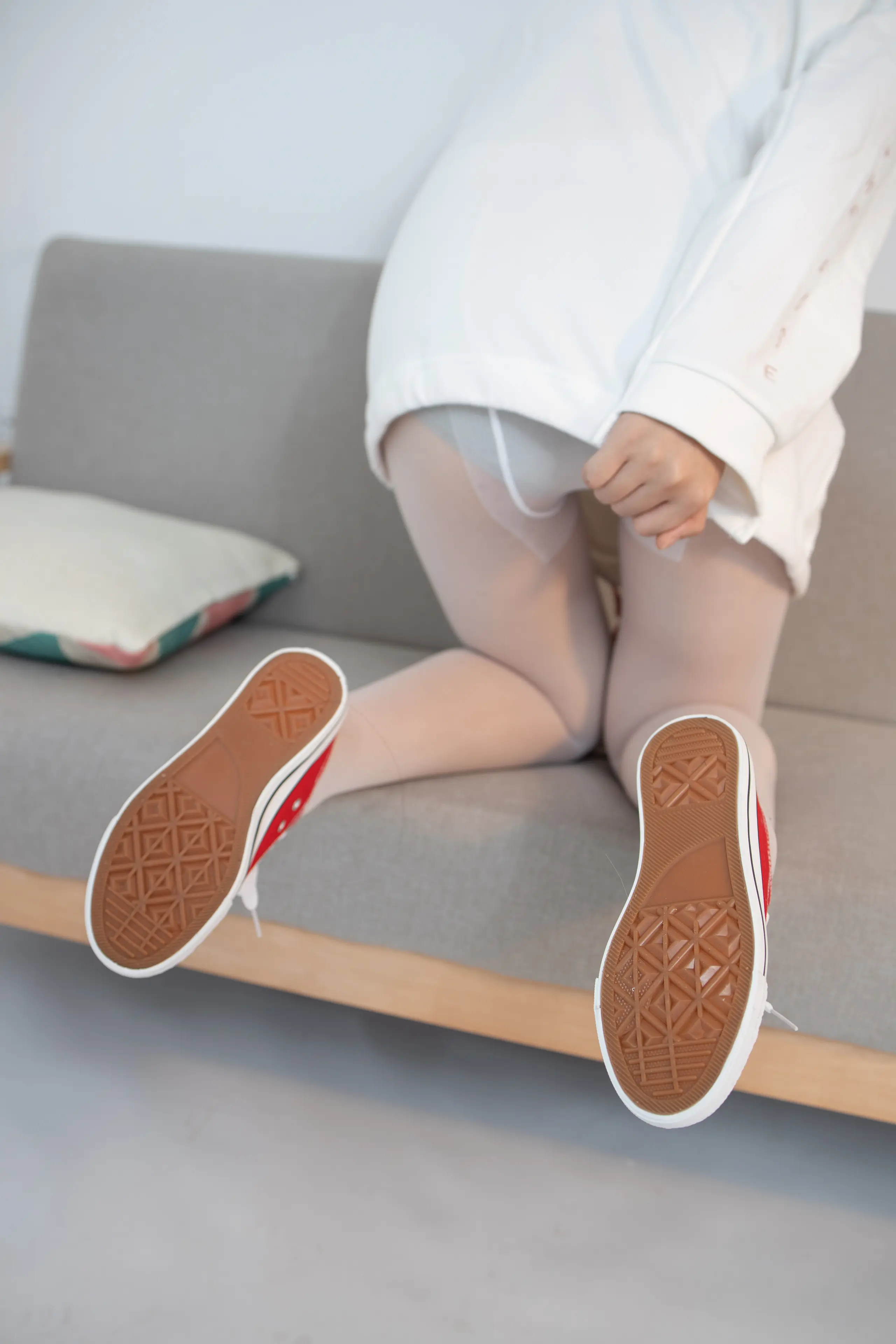 森萝财团 JKFUN 小夜 13D白丝 红色帆布鞋定制 [50P]