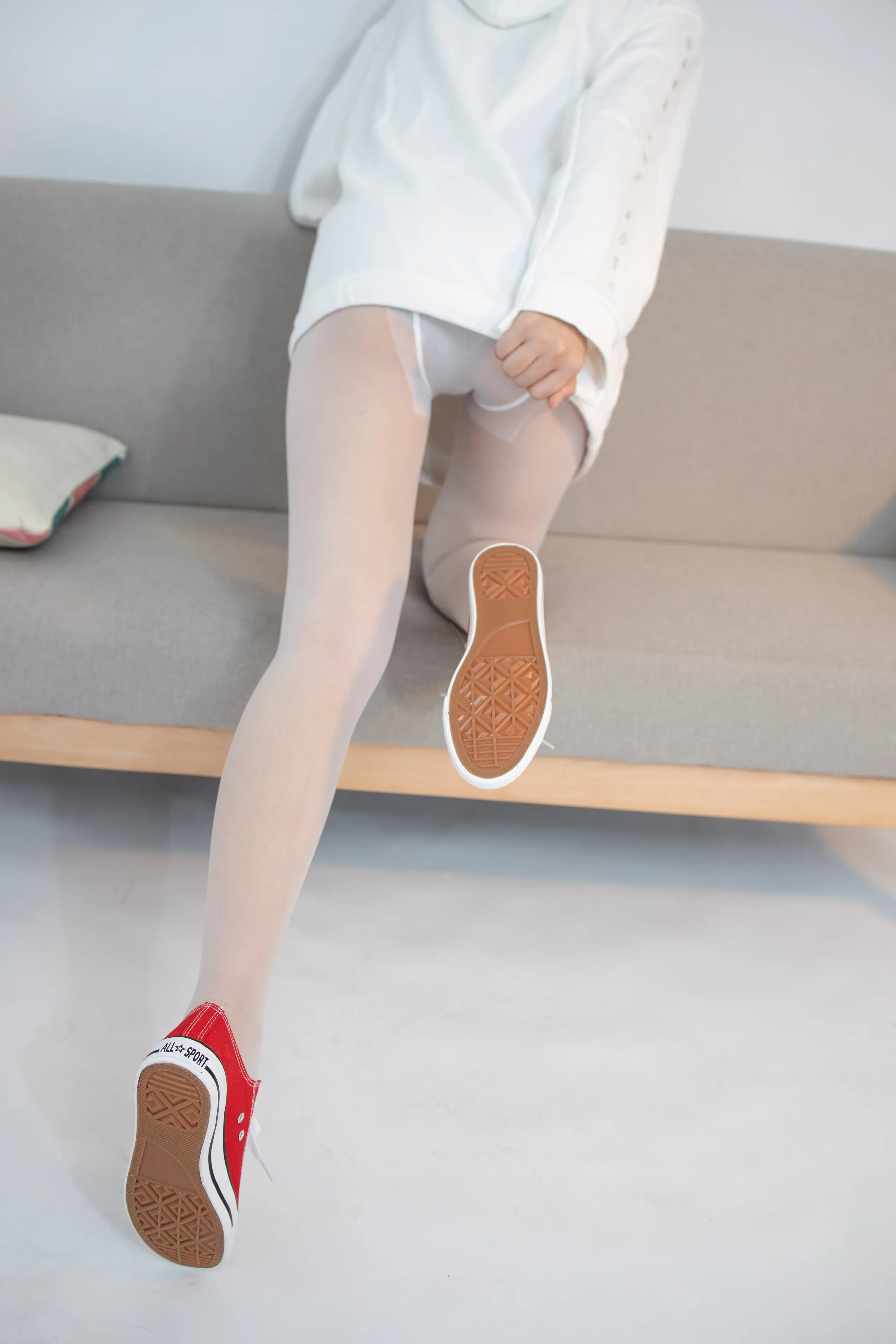 森萝财团 JKFUN 小夜 13D白丝 红色帆布鞋定制 [50P]