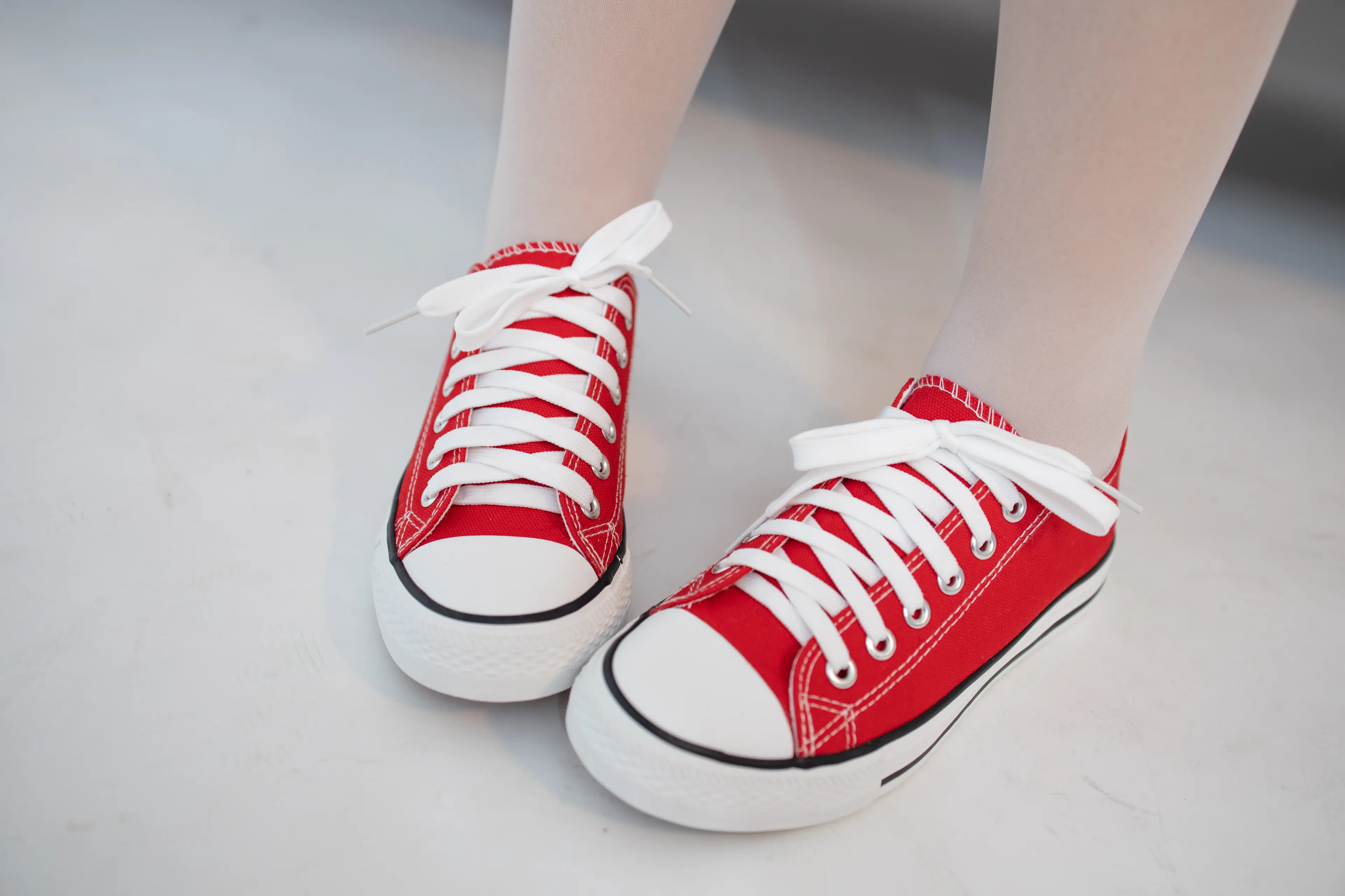 森萝财团 JKFUN 小夜 13D白丝 红色帆布鞋定制 [50P]