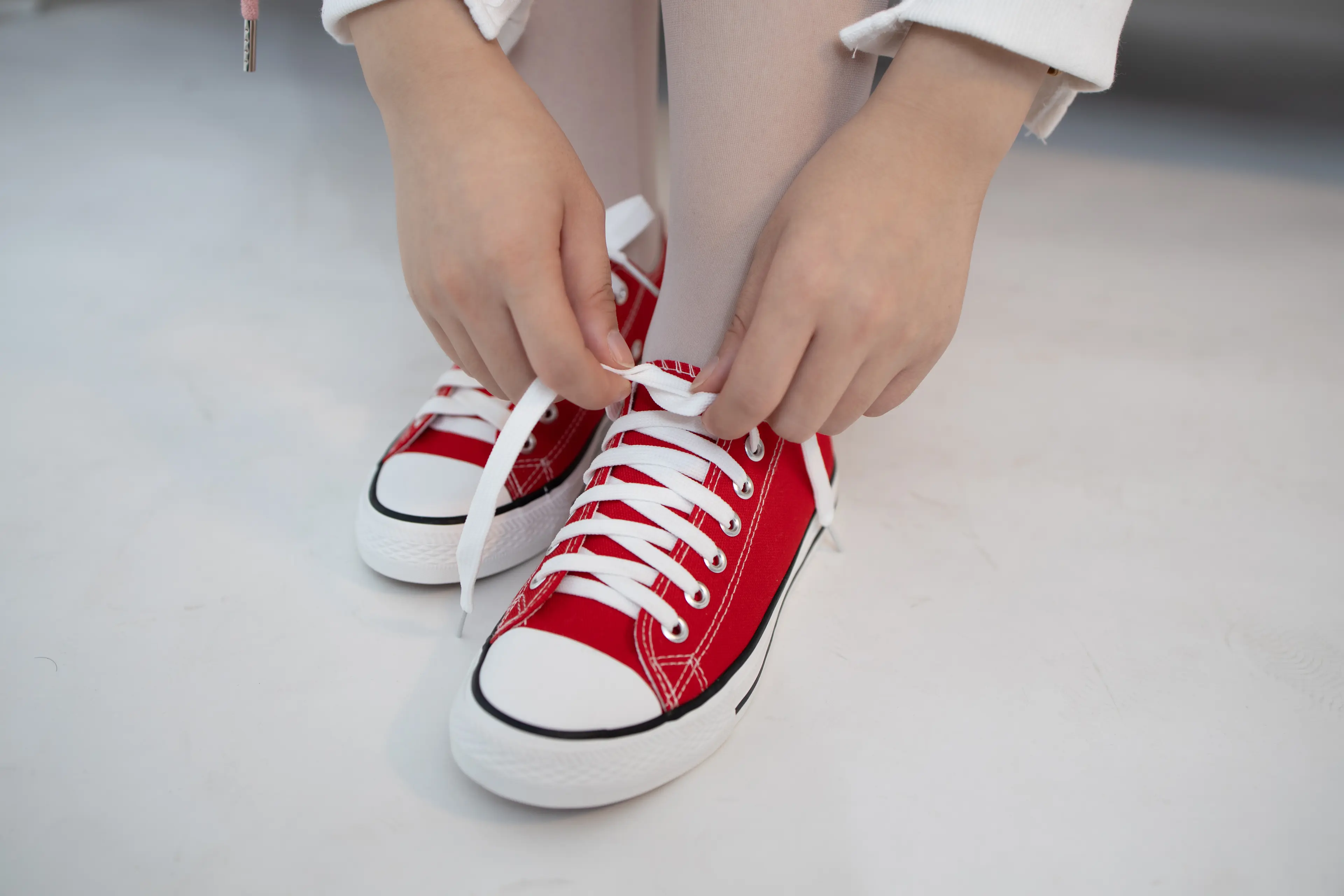 森萝财团 JKFUN 小夜 13D白丝 红色帆布鞋定制 [50P]