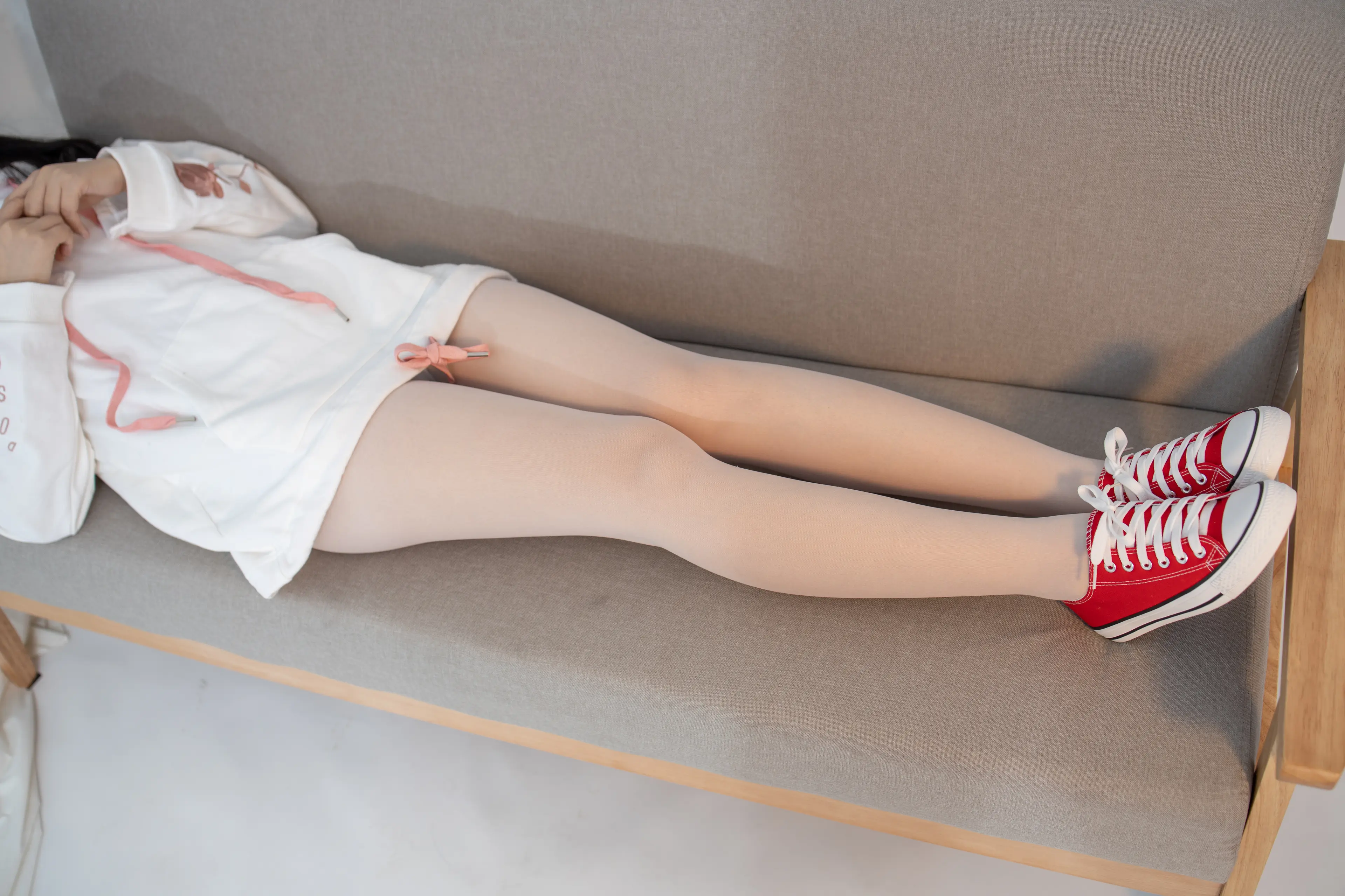 森萝财团 JKFUN 小夜 13D白丝 红色帆布鞋定制 [50P]