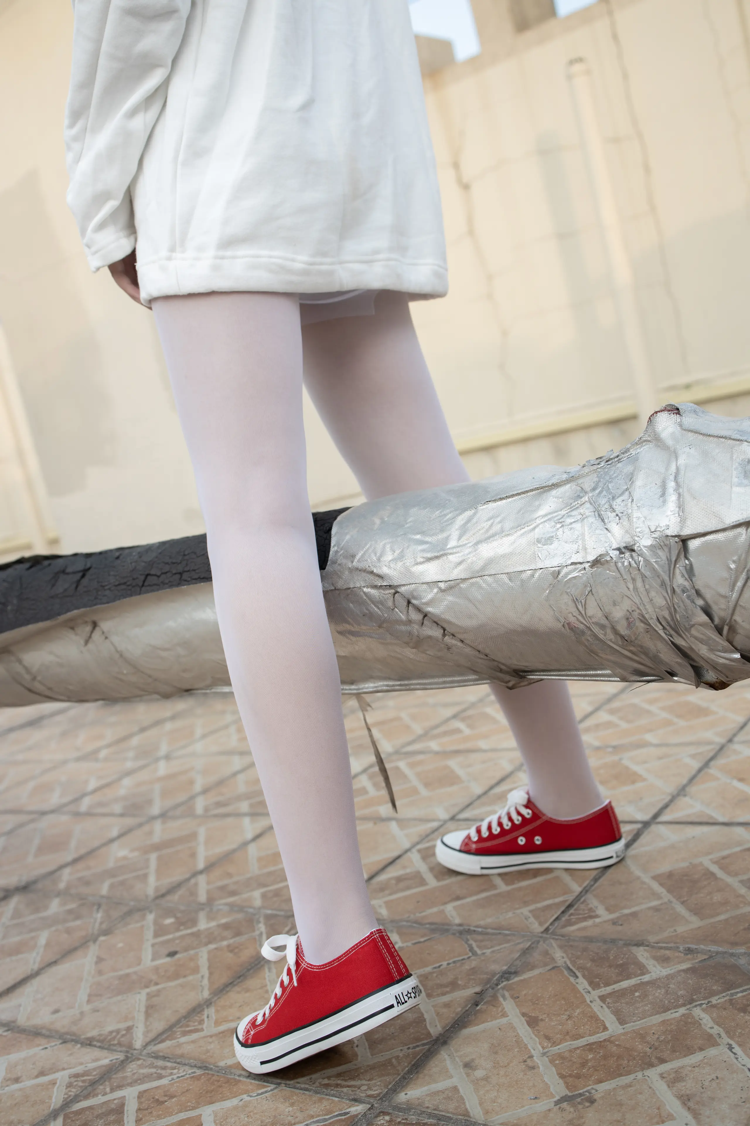 森萝财团 JKFUN 小夜 13D白丝 红色帆布鞋定制 [50P]