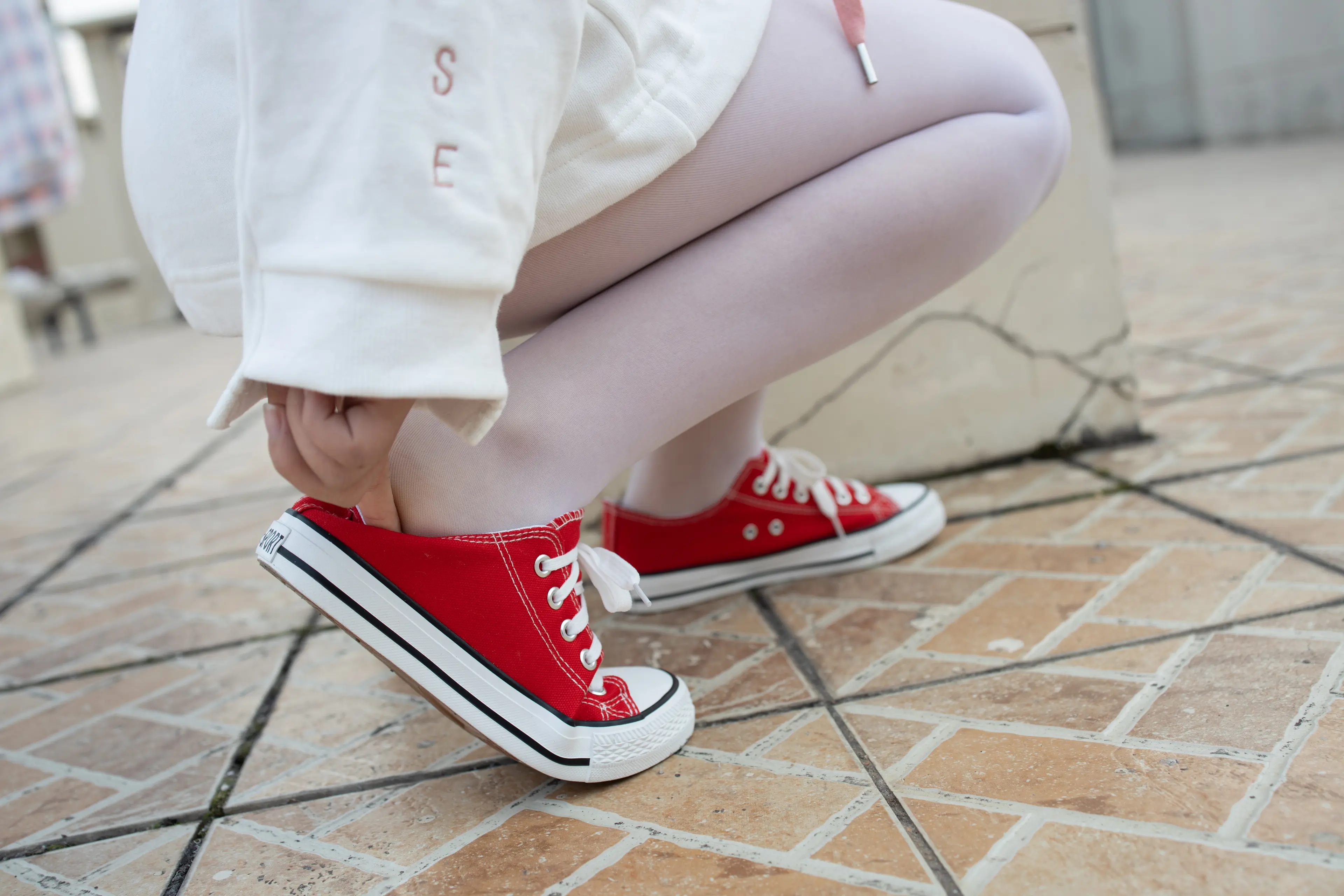 森萝财团 JKFUN 小夜 13D白丝 红色帆布鞋定制 [50P]