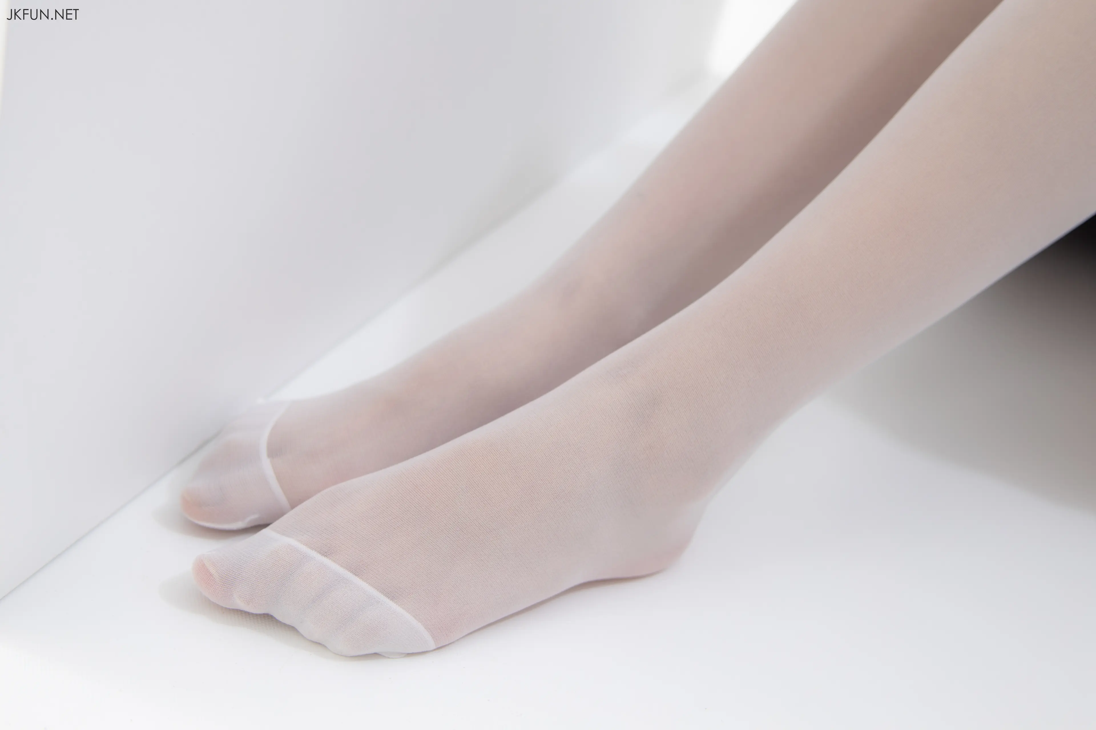 森萝财团 JKFUN 小梓 15D超薄白丝 [127P]