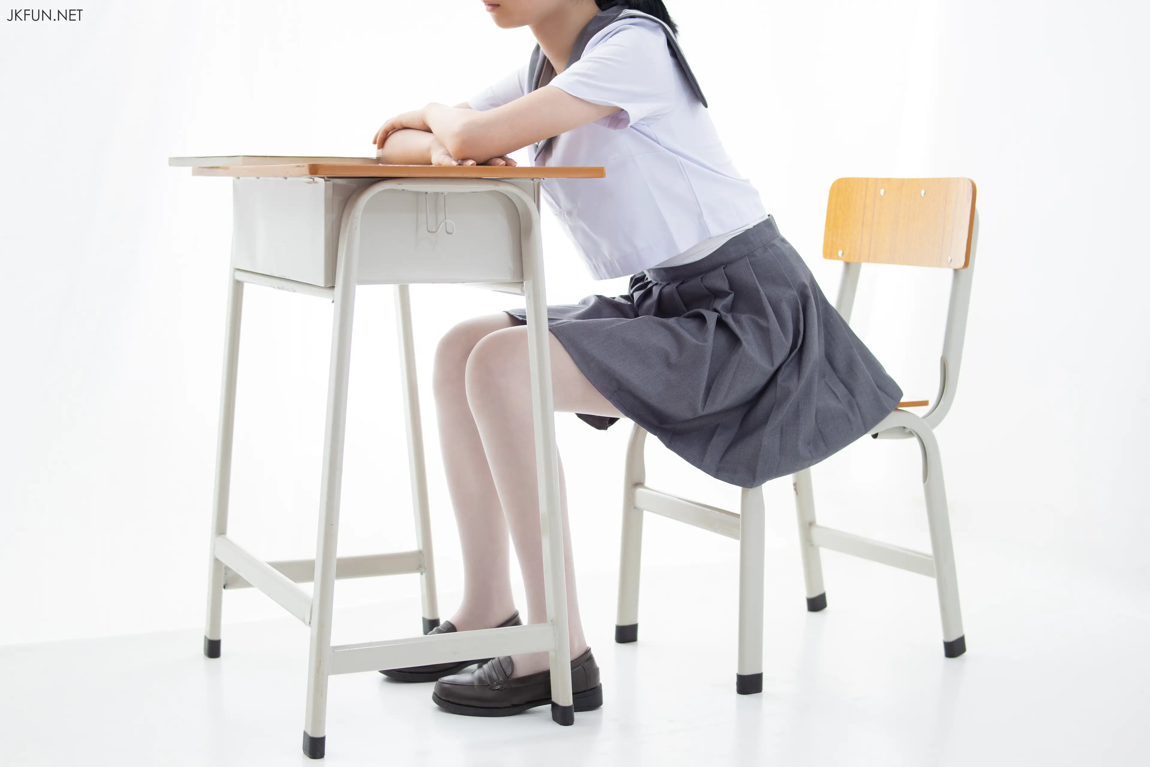 森萝财团 JKFUN 小青 15D超薄白丝 R16 [108P]