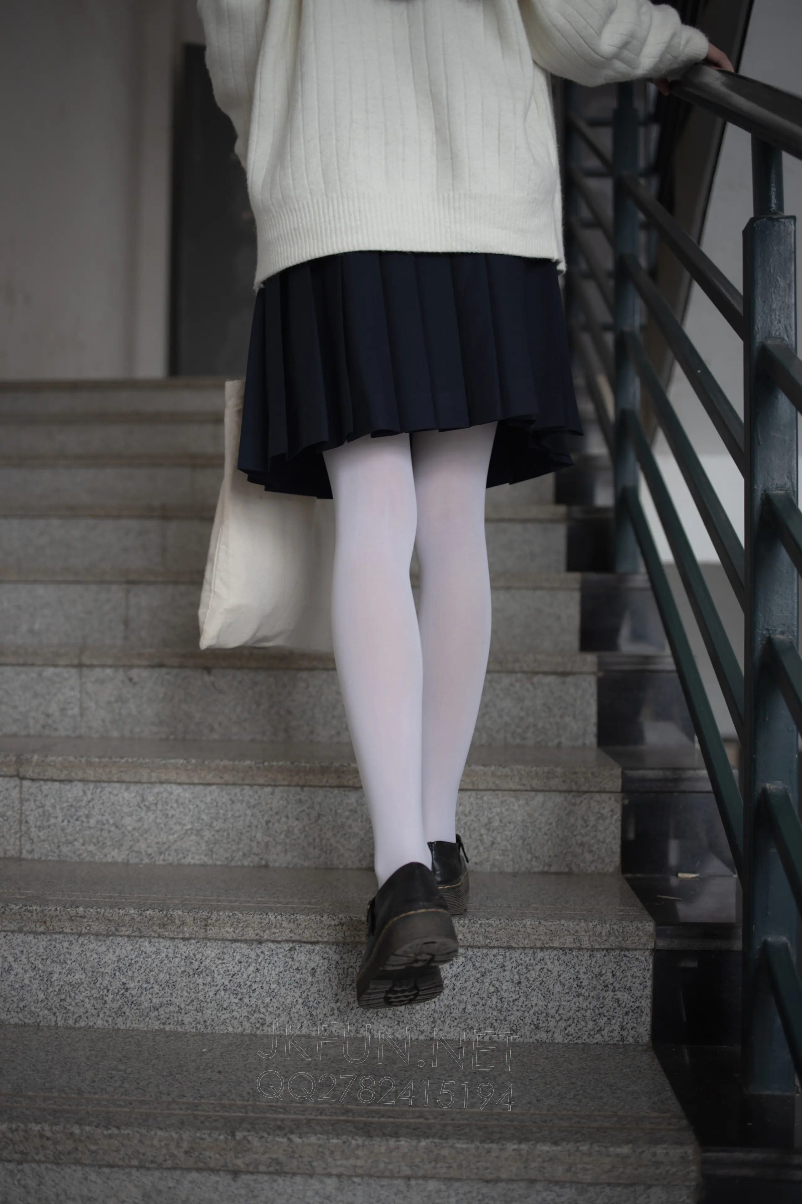 森萝财团 JKFUN 甜米 纯纯的白丝学妹 [127P]