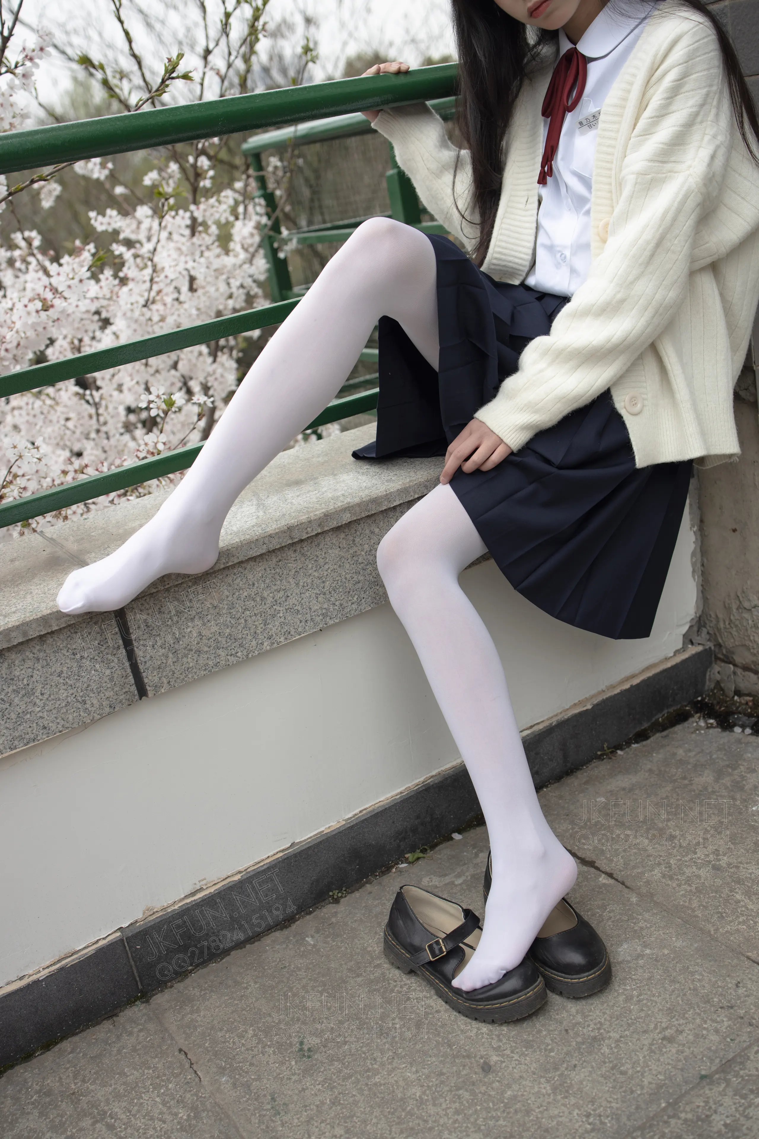 森萝财团 JKFUN 甜米 纯纯的白丝学妹 [127P]