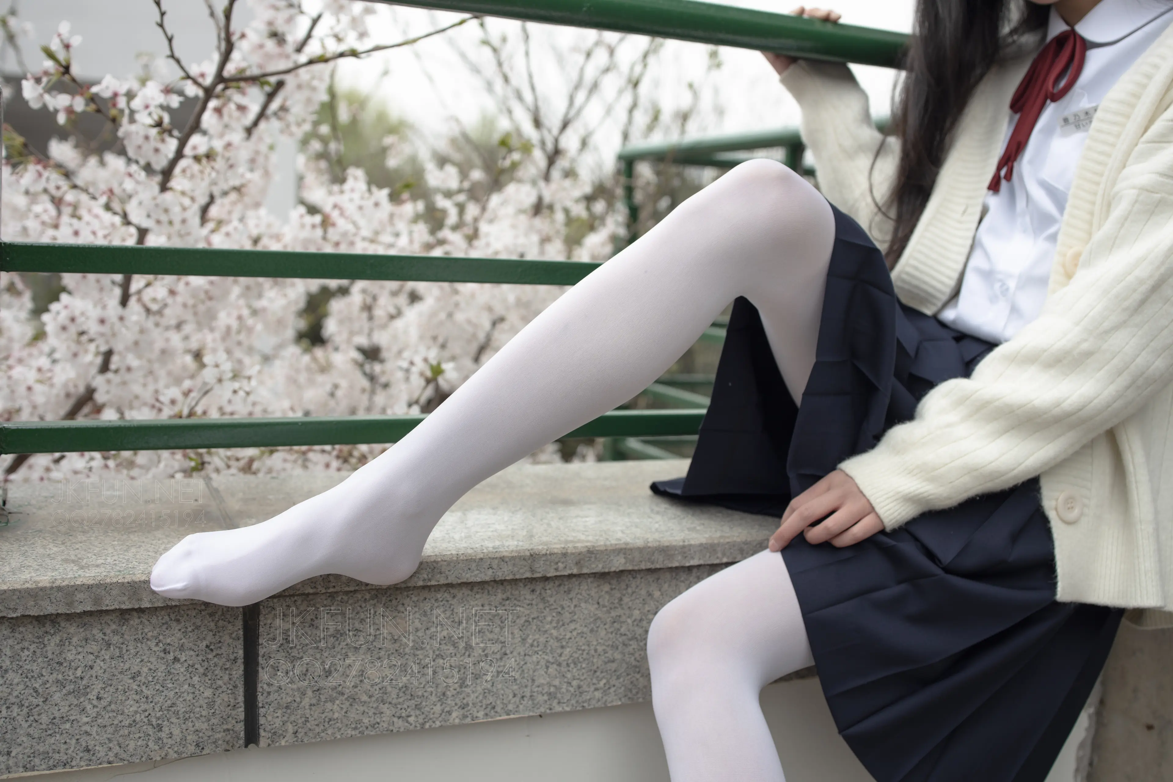 森萝财团 JKFUN 甜米 纯纯的白丝学妹 [127P]